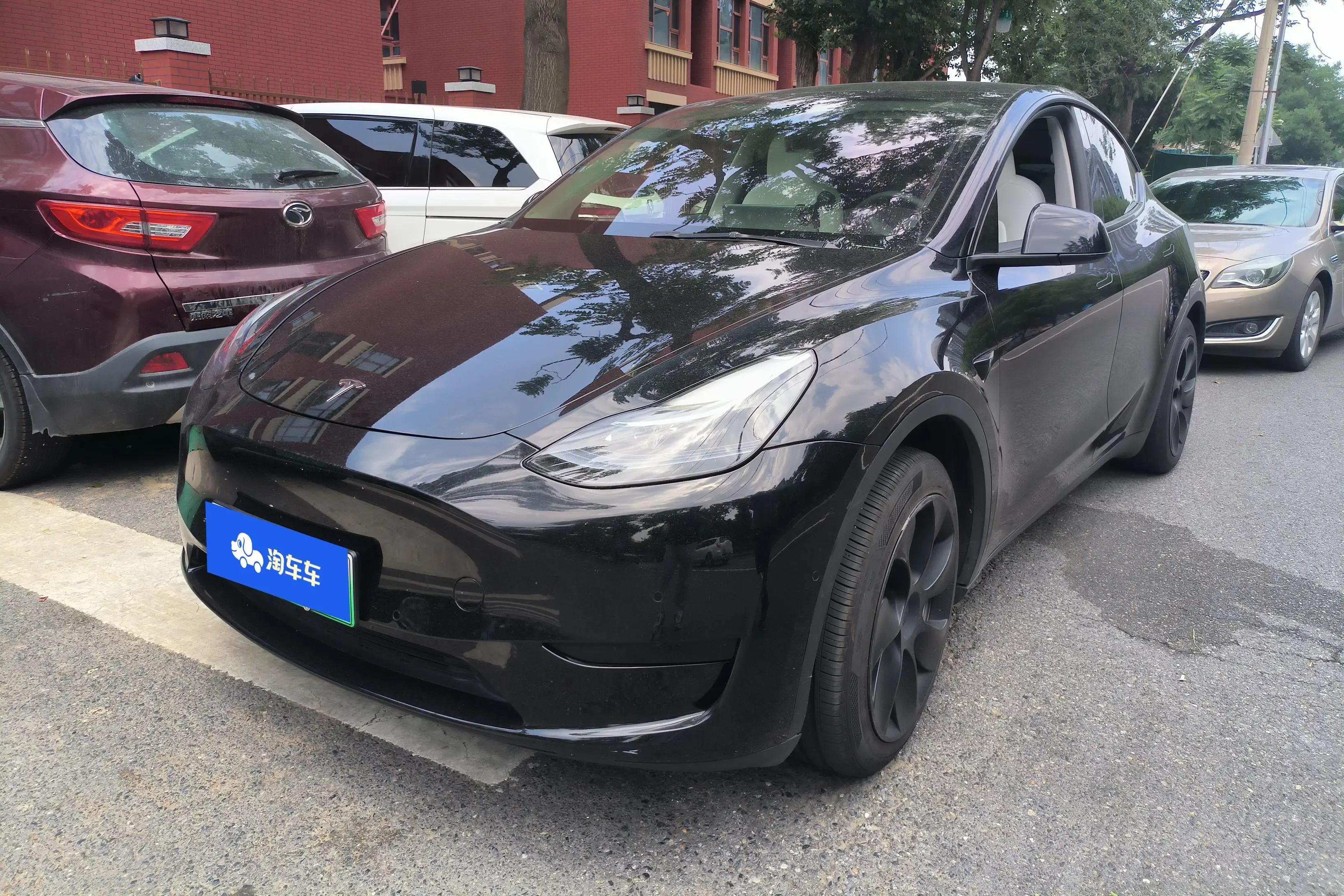 TESLA MODEL Y