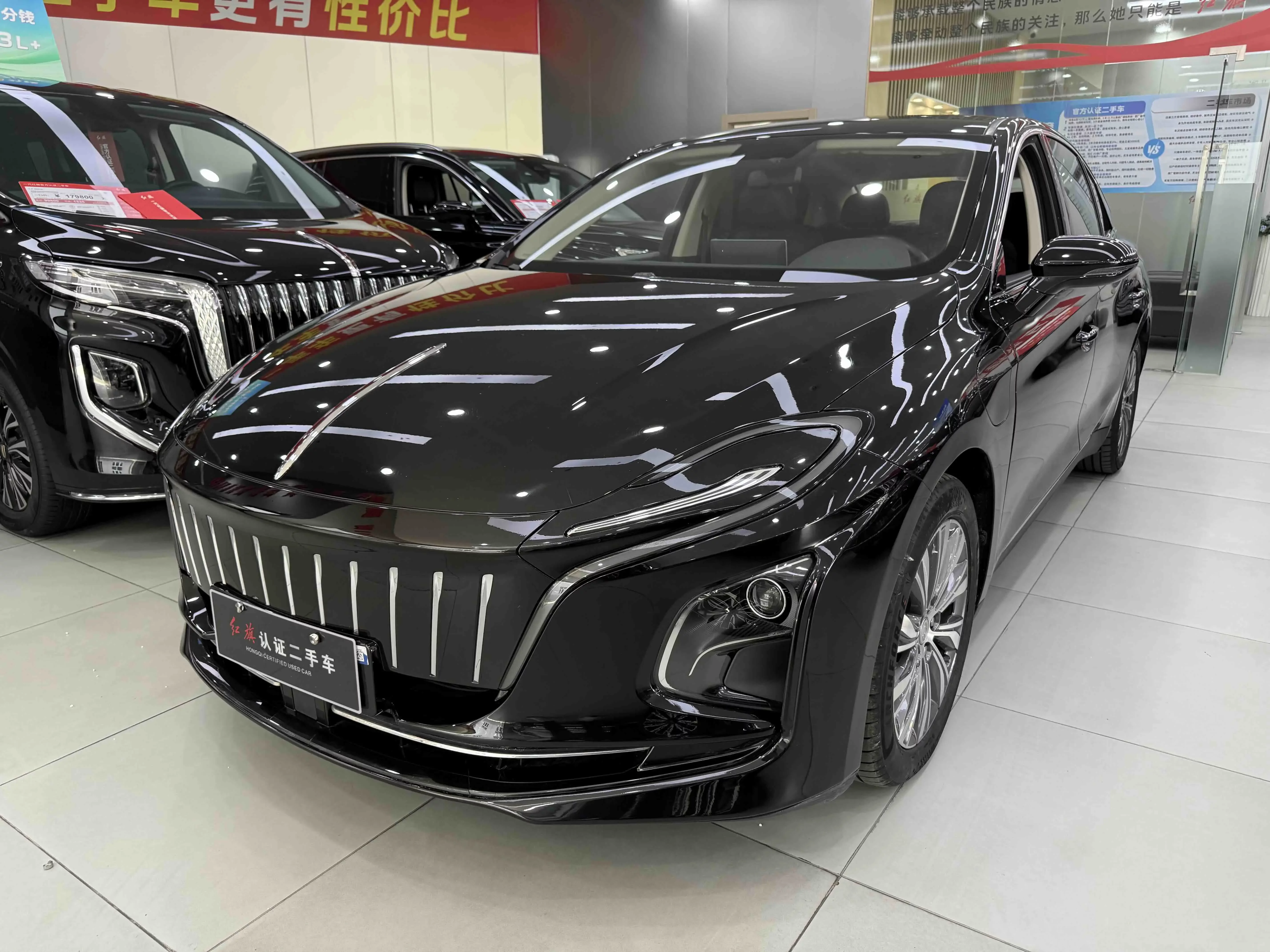 Hongqi E-QM5  из Китая