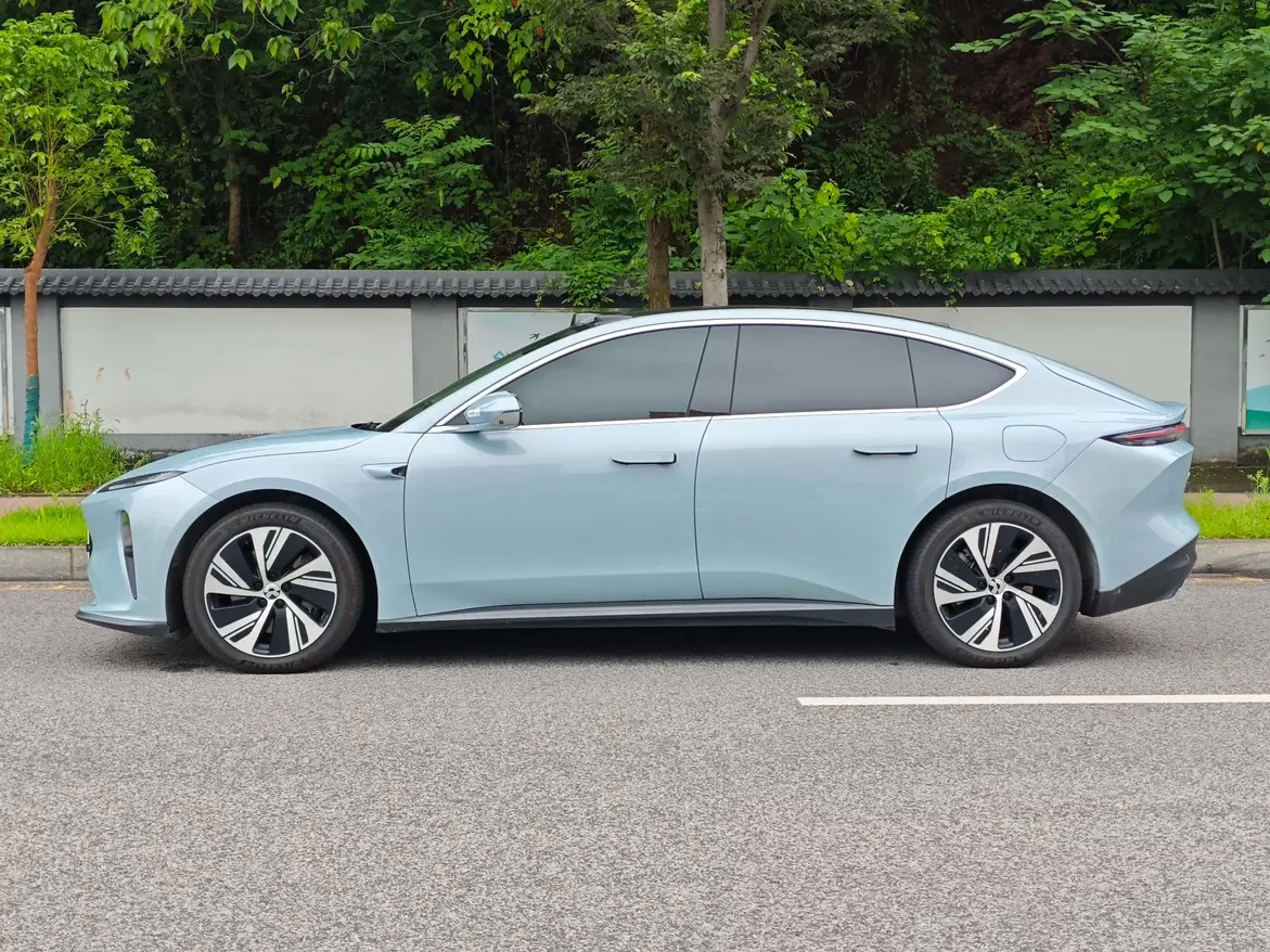 NIO ET5