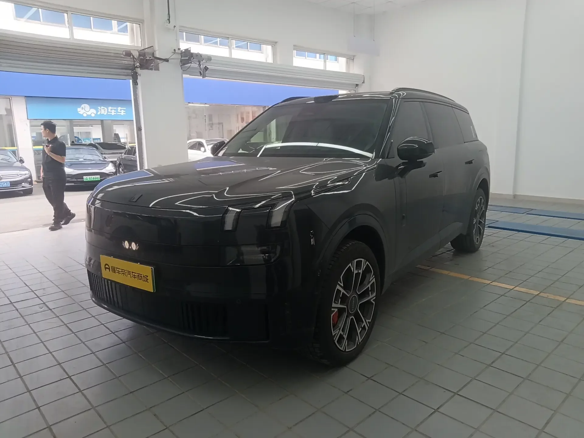 Lynk & Co 900