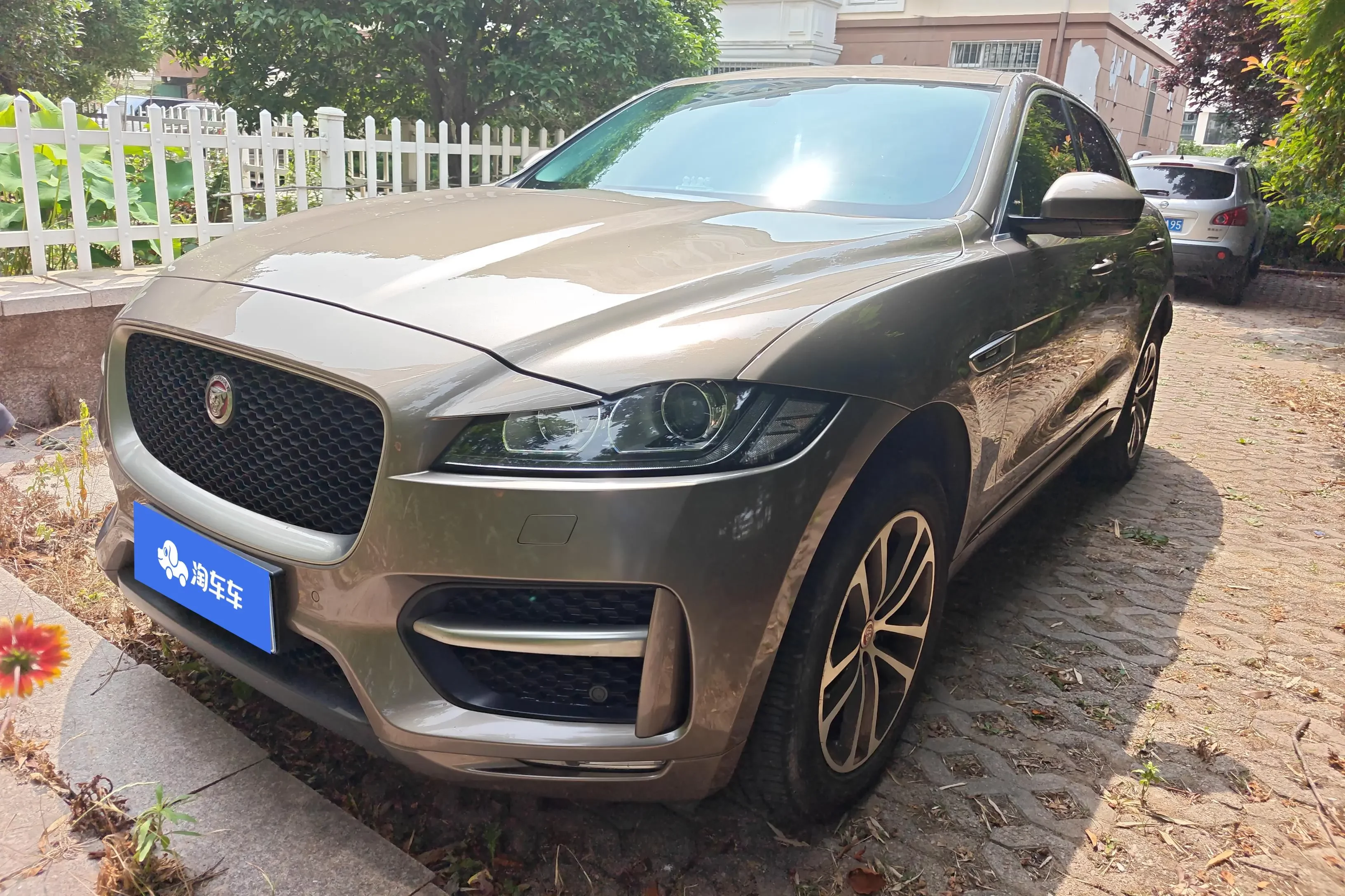 Jaguar F-PACE  из Китая