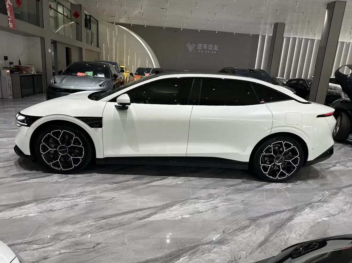 ZEEKR 007