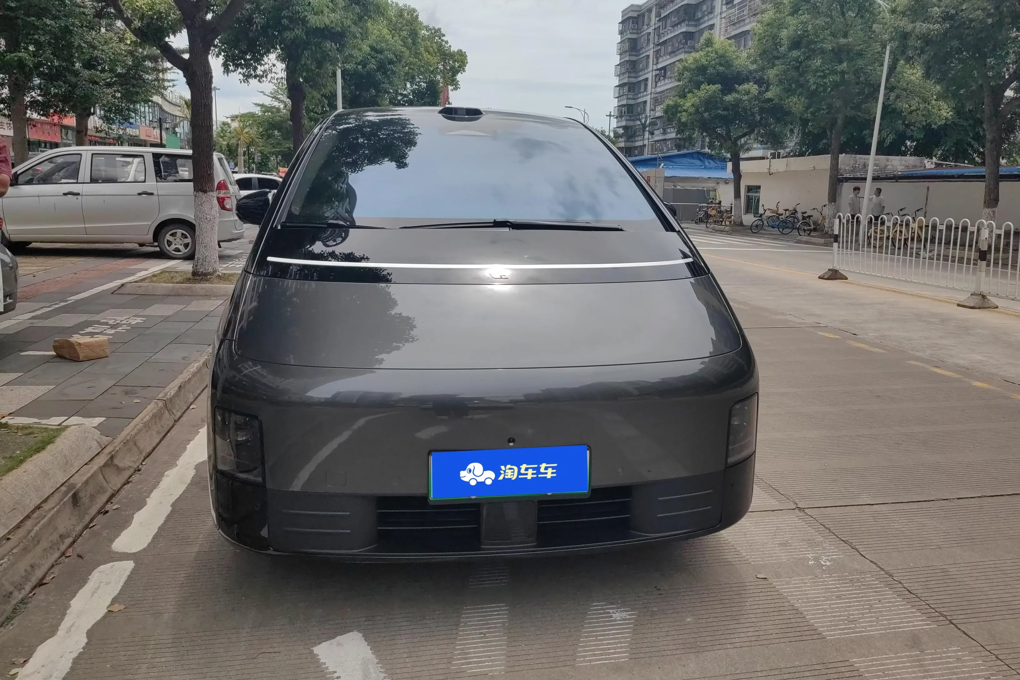 Lixiang MEGA
