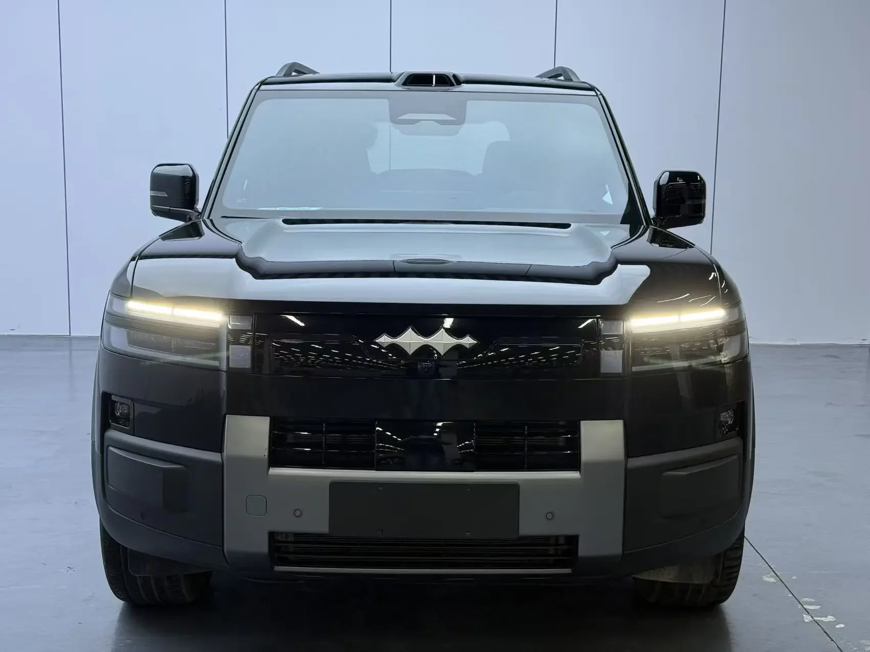 BYD Leopard Titanium 7 PHEV
