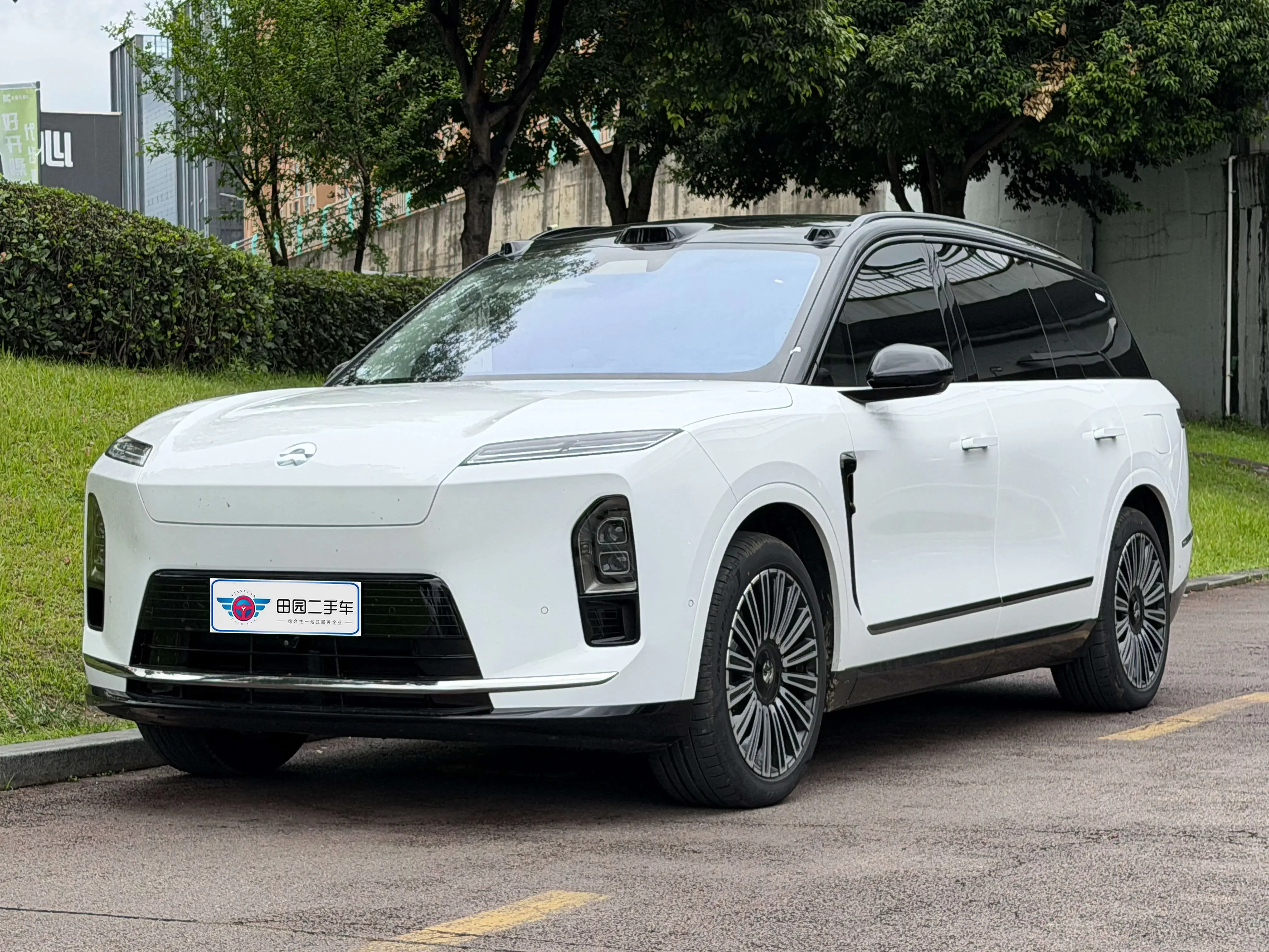NIO ES8
