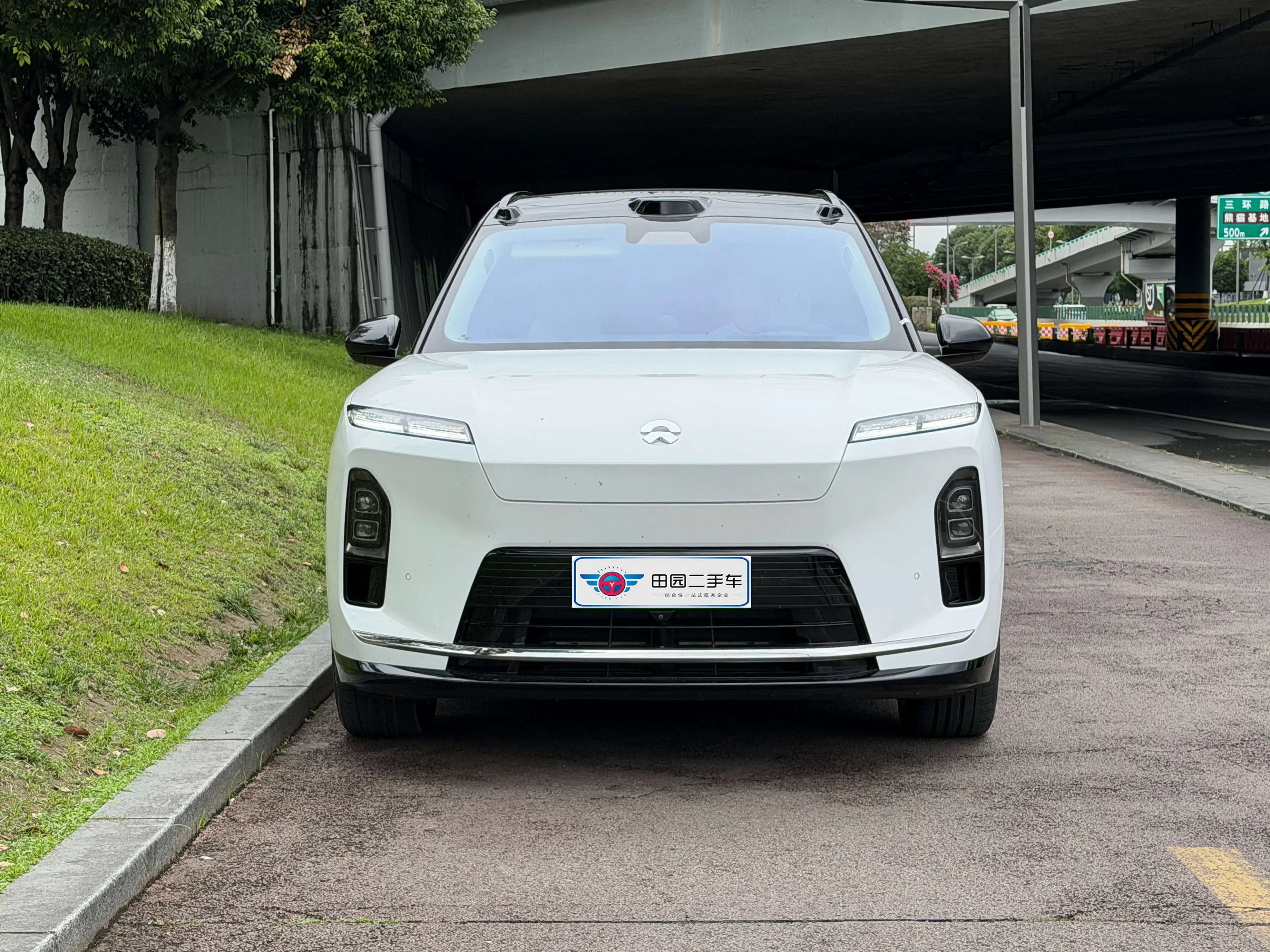 NIO ES8