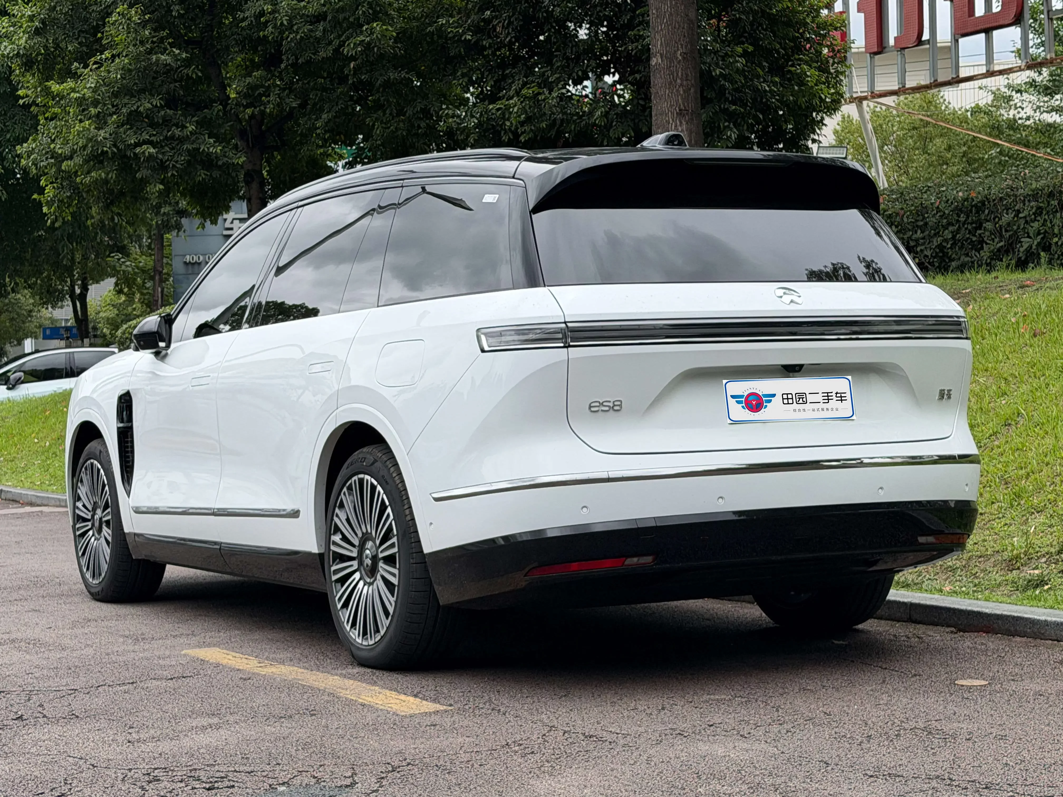 NIO ES8