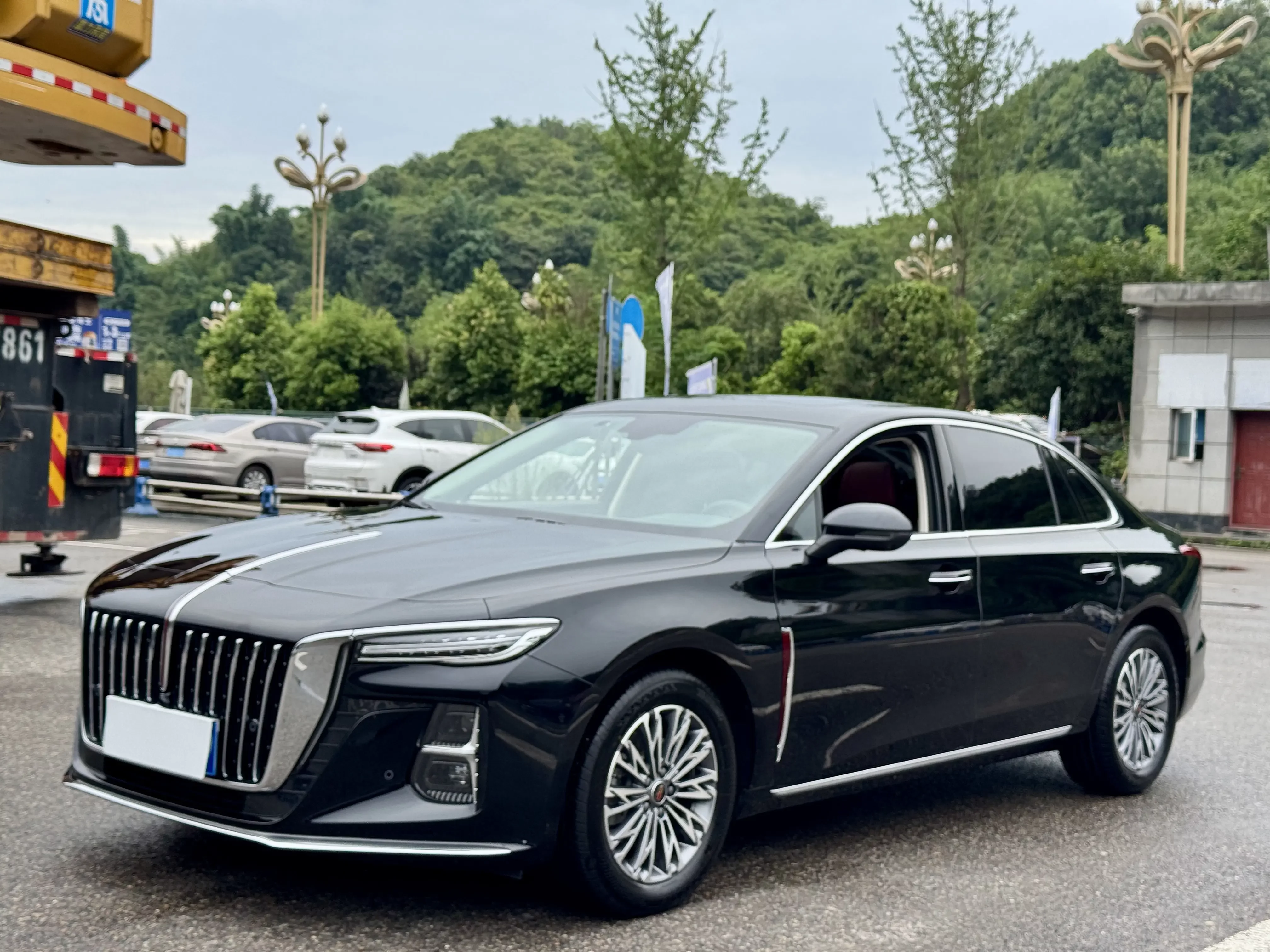 Hongqi H5  из Китая