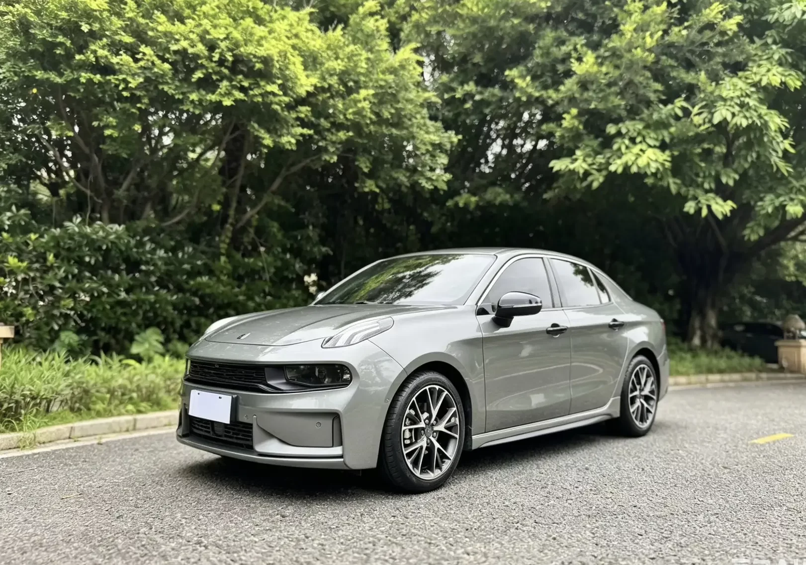 Lynk & Co 03