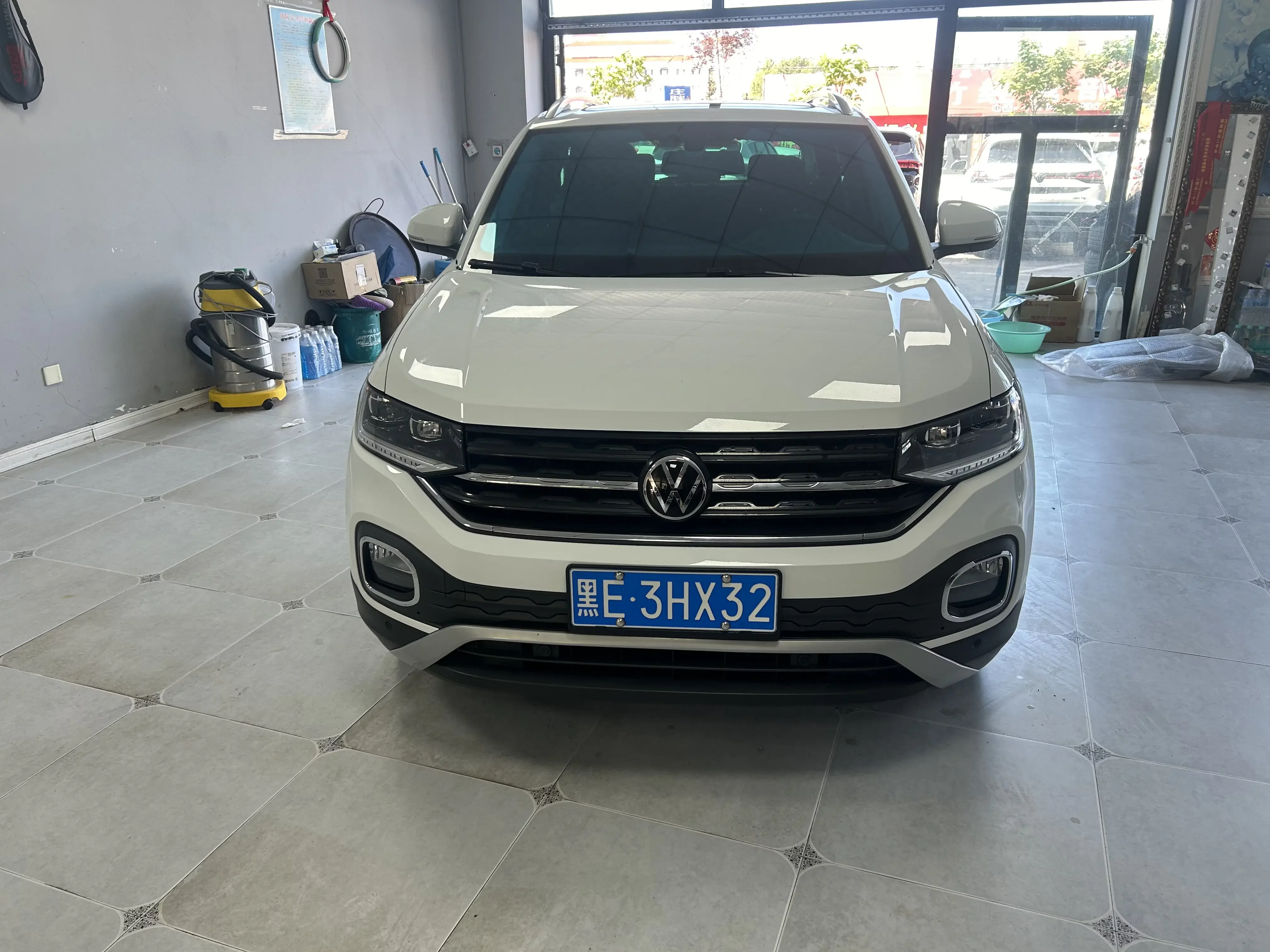 Volkswagen Explore the shadows