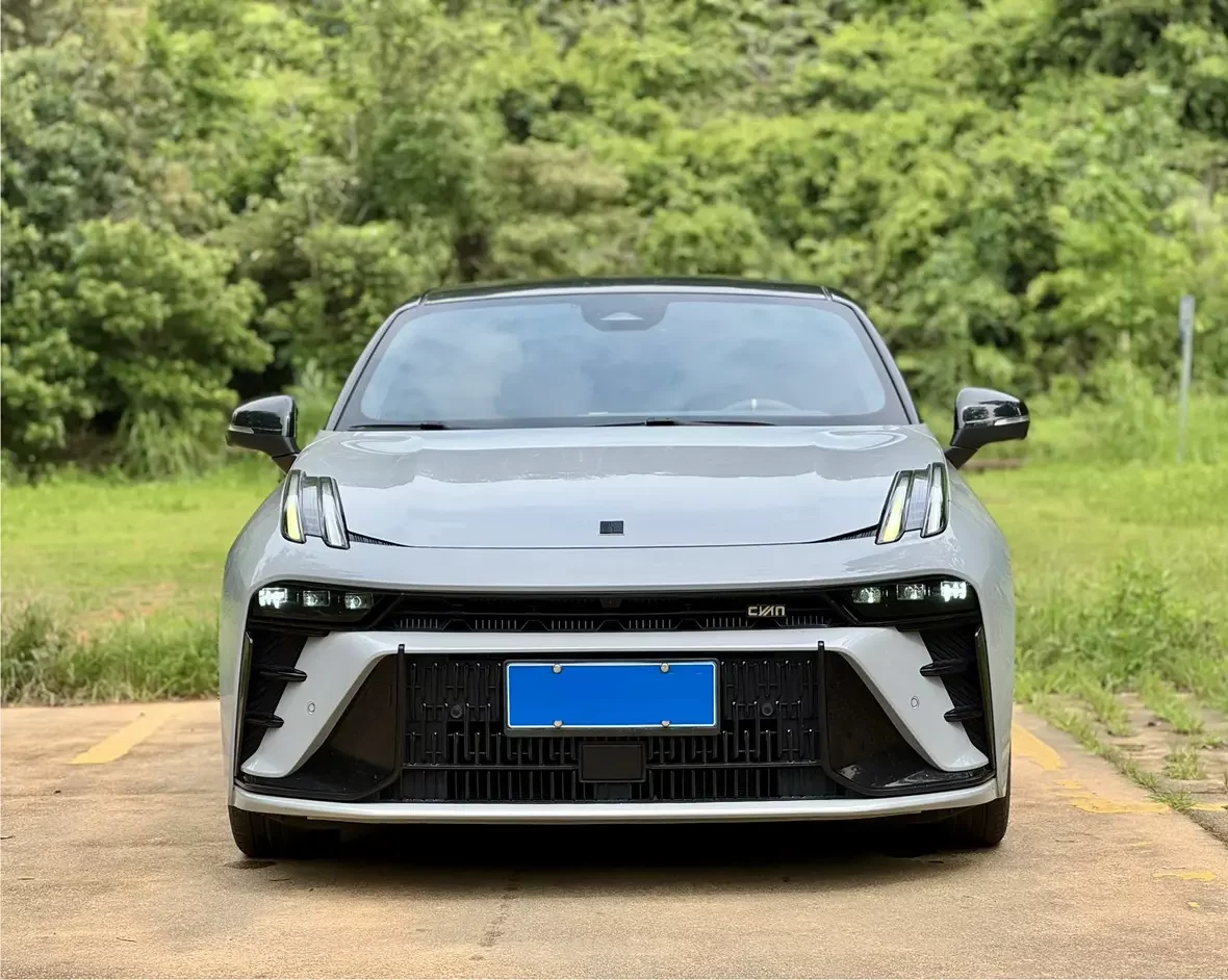 Lynk & Co 03