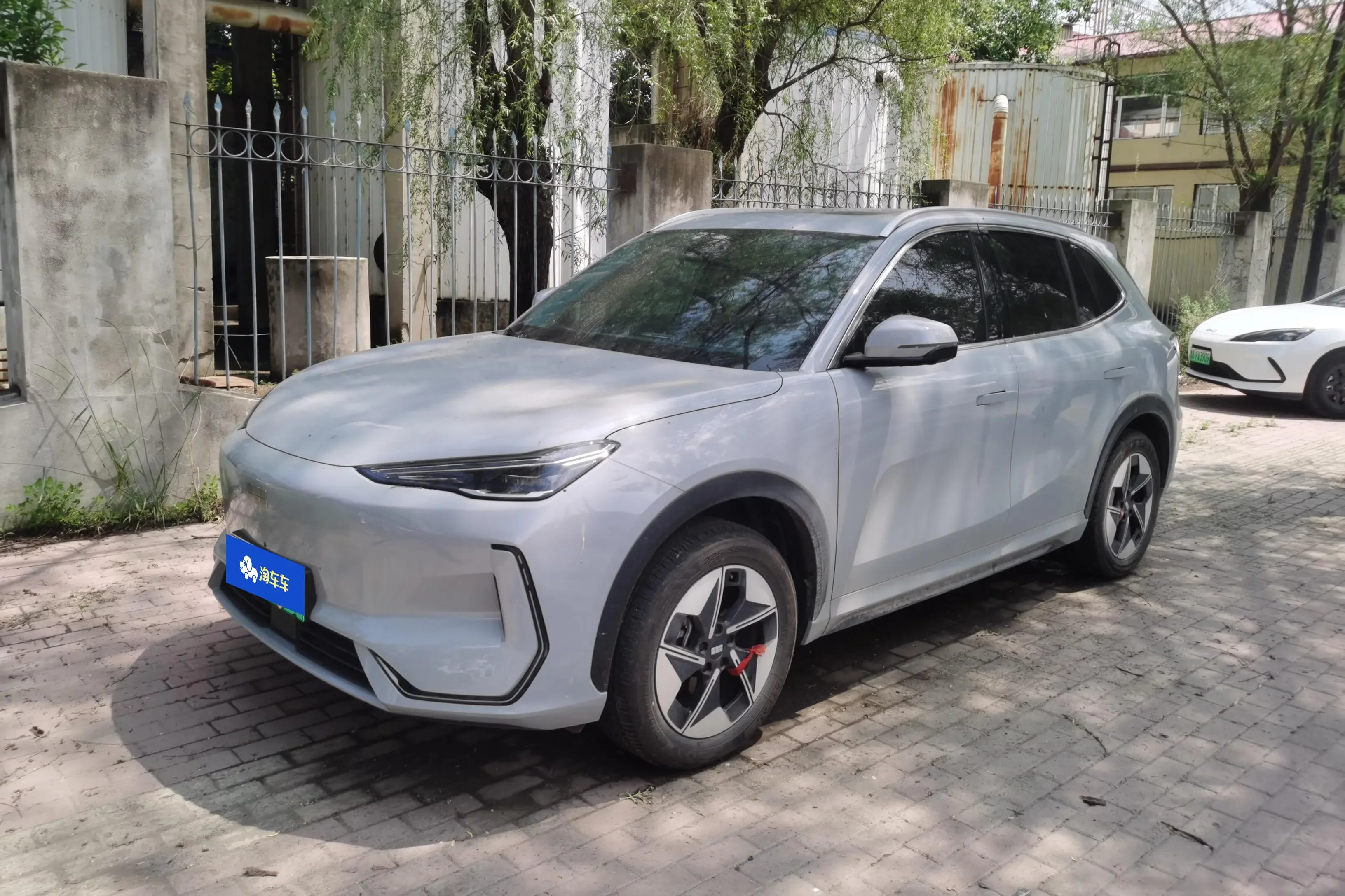 Geely Galaxy E5