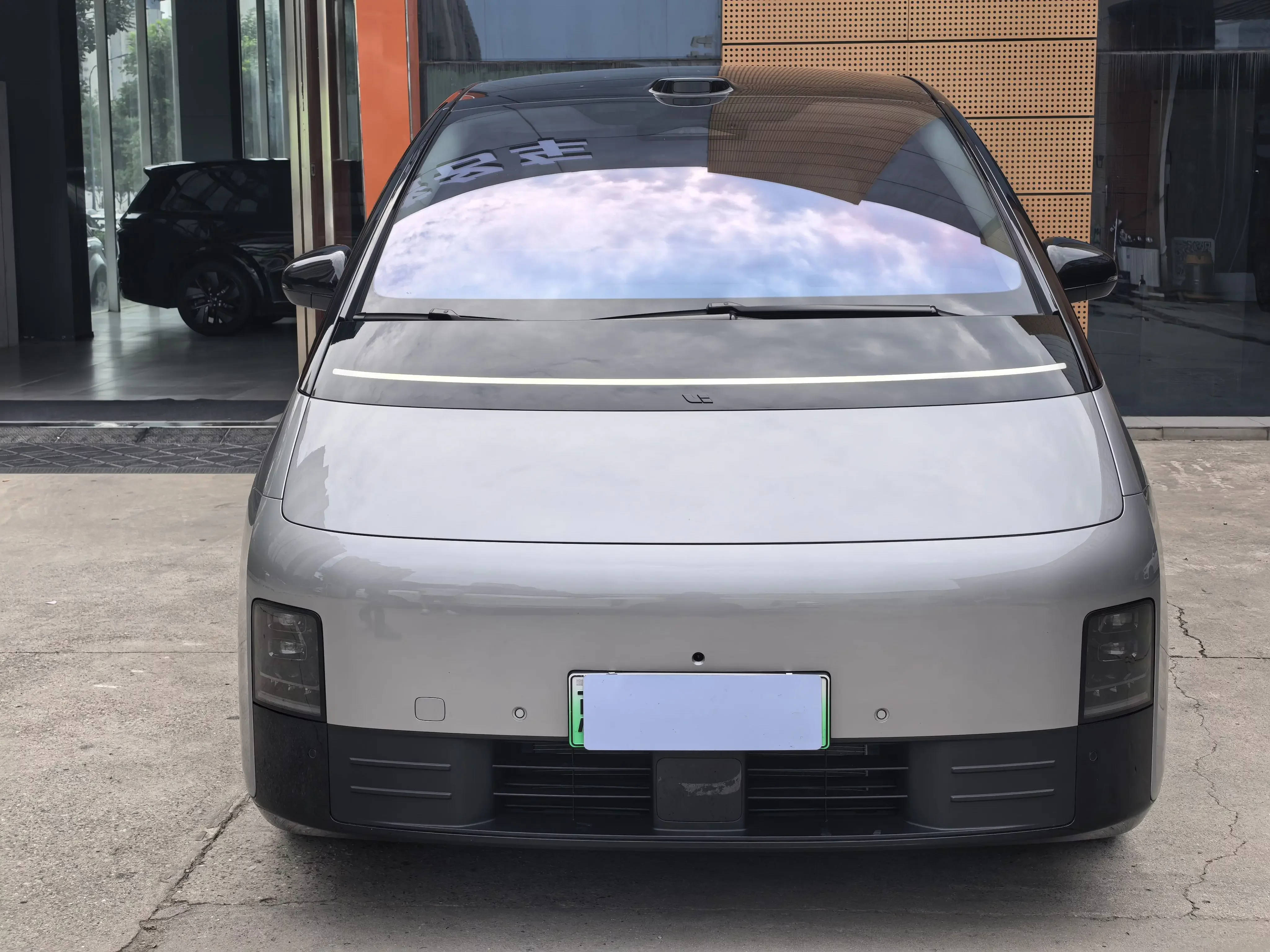 Lixiang MEGA