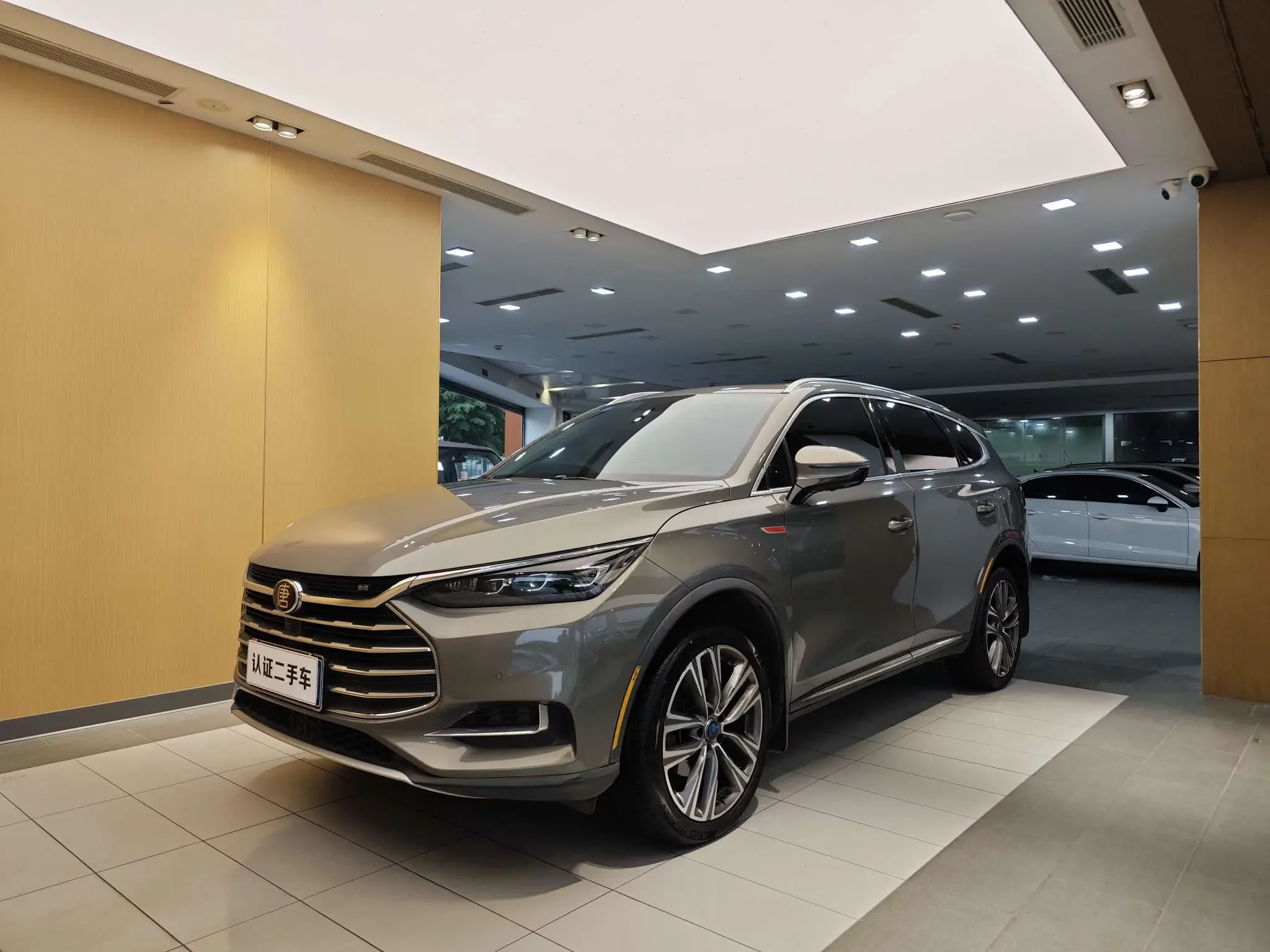BYD Tang  из Китая