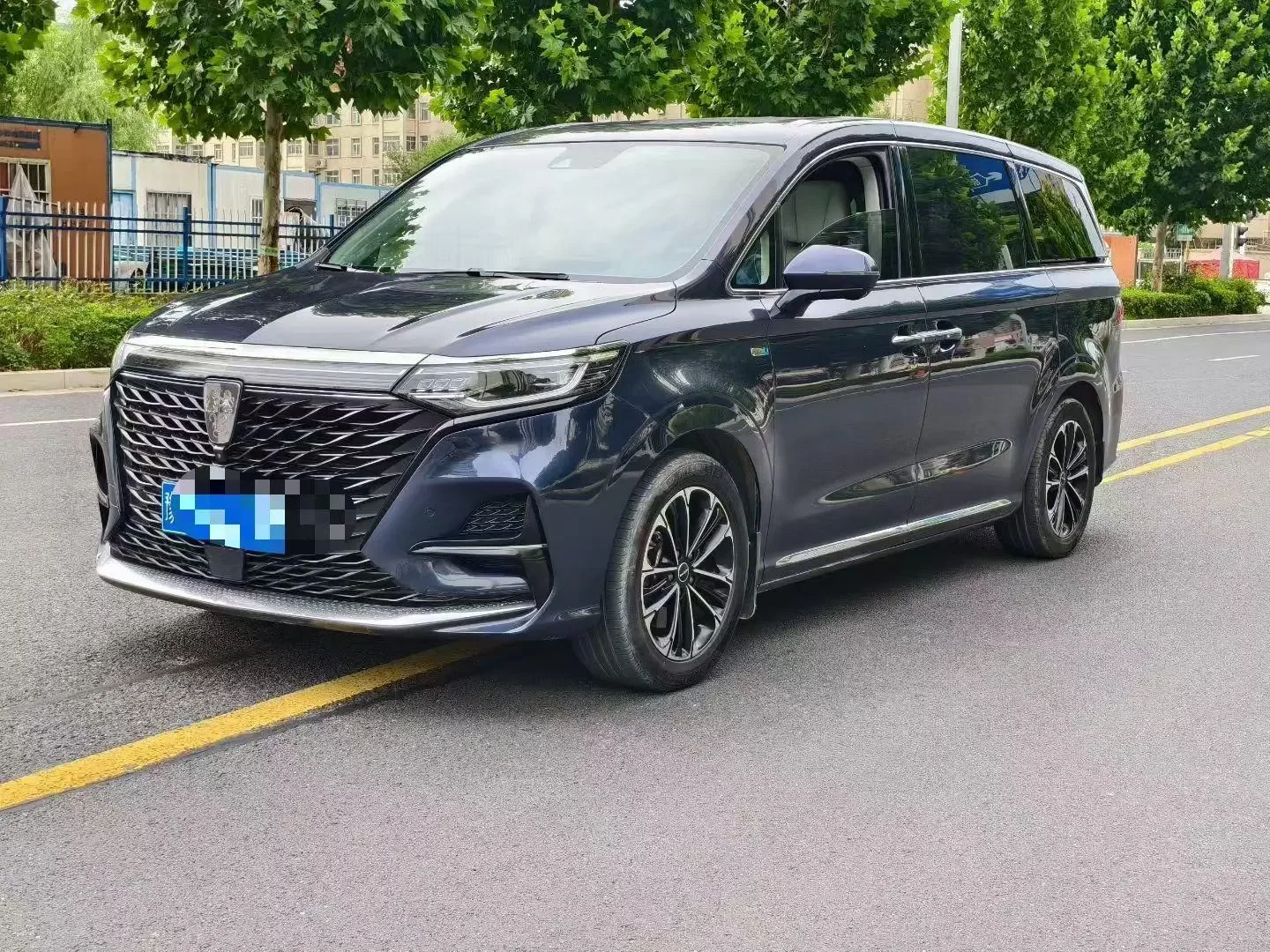 Roewe iMAX8