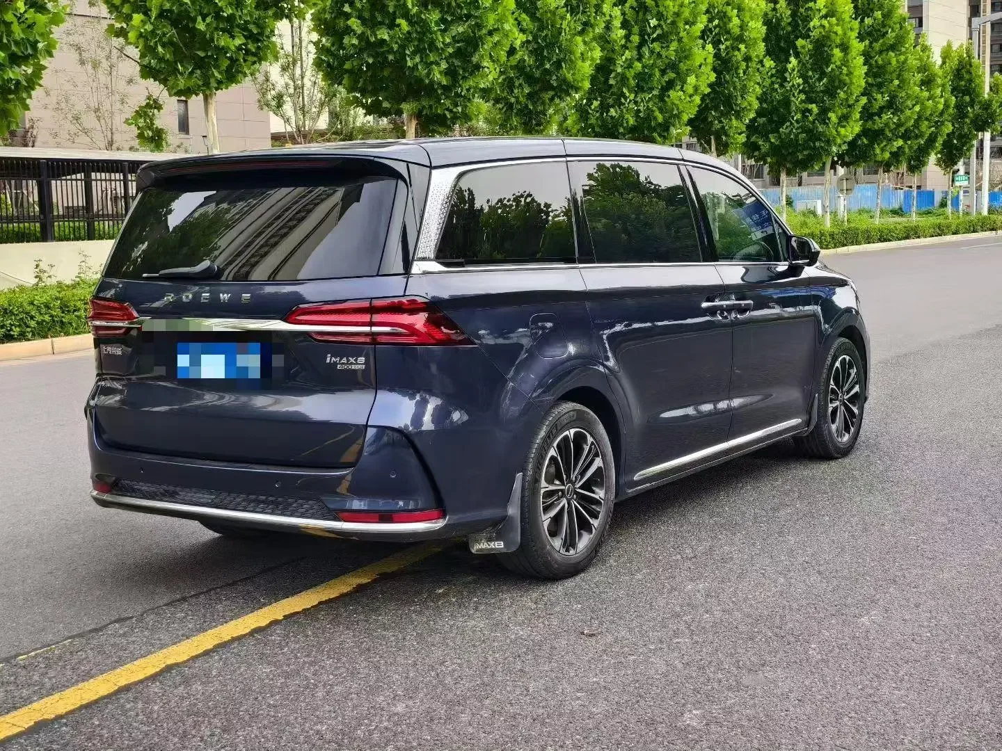 Roewe iMAX8
