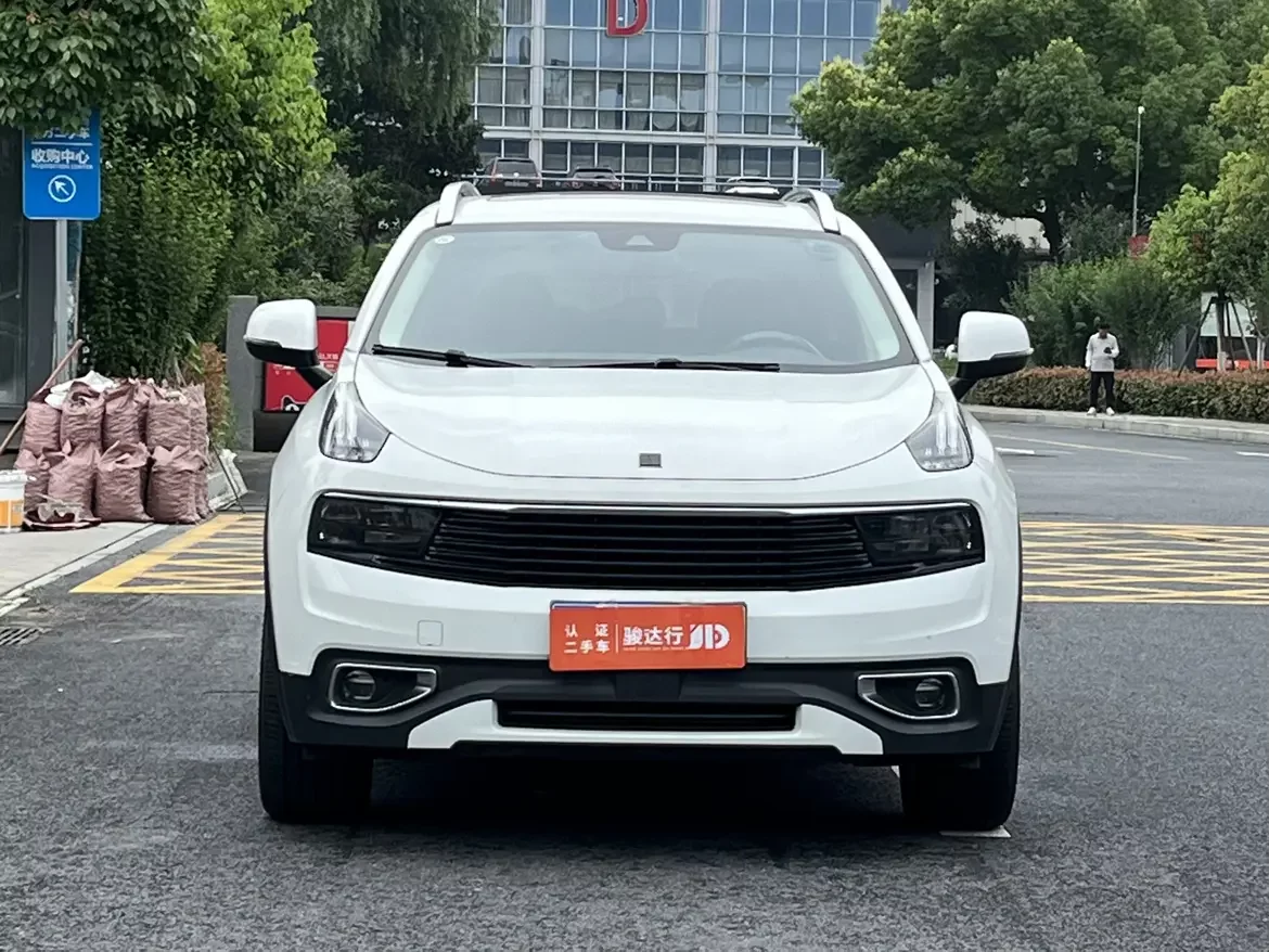 Lynk & Co 01