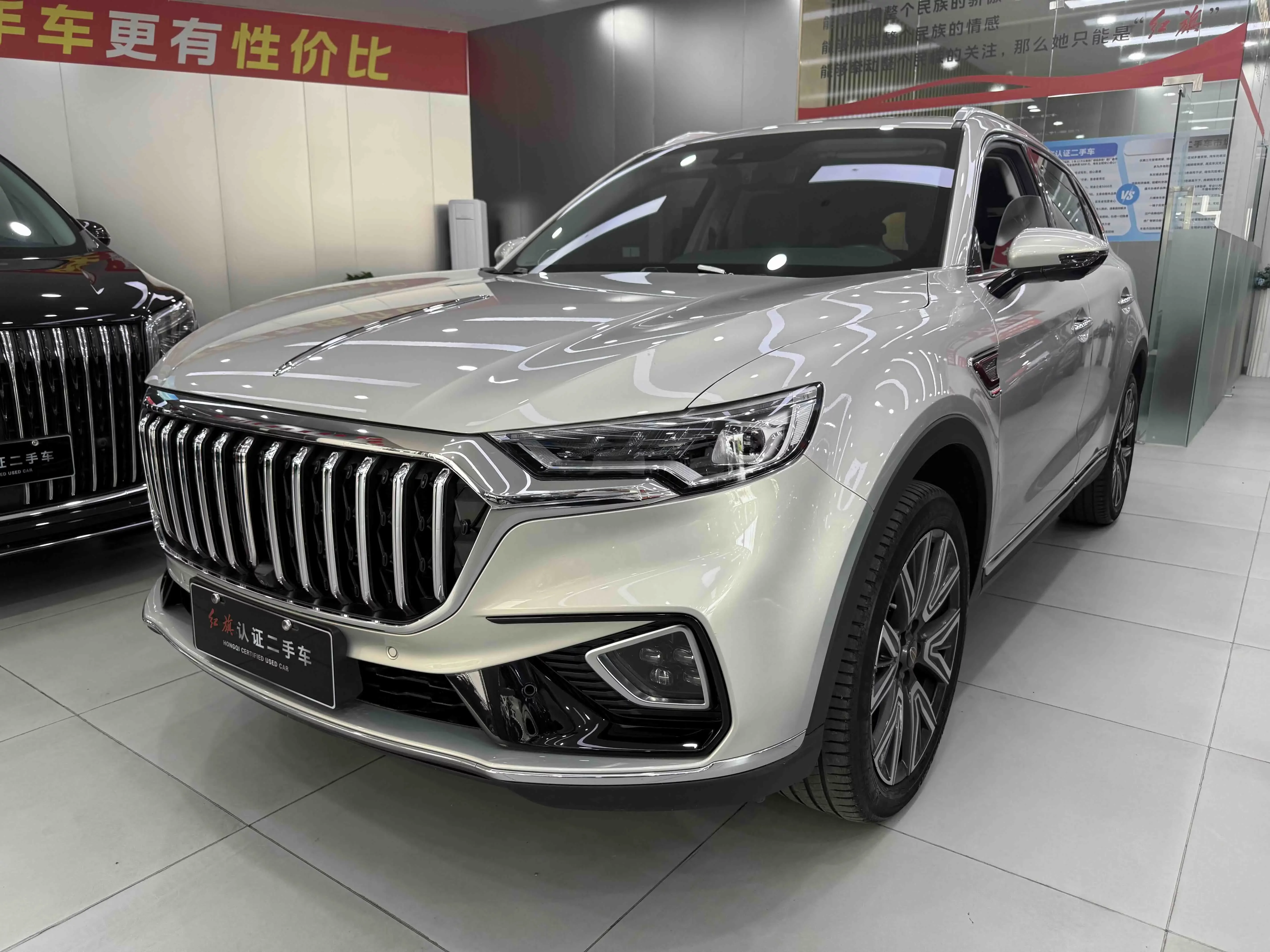 Hongqi HS5  из Китая