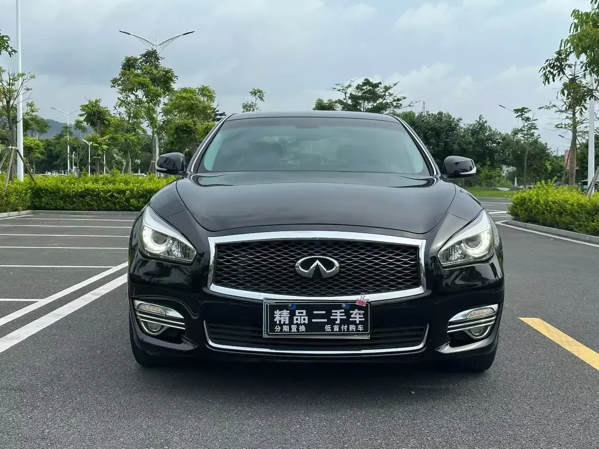 Infiniti Q70