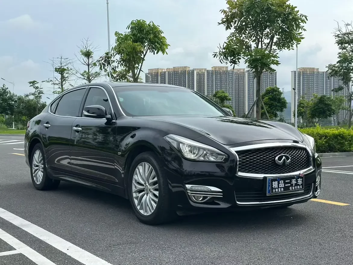 Infiniti Q70