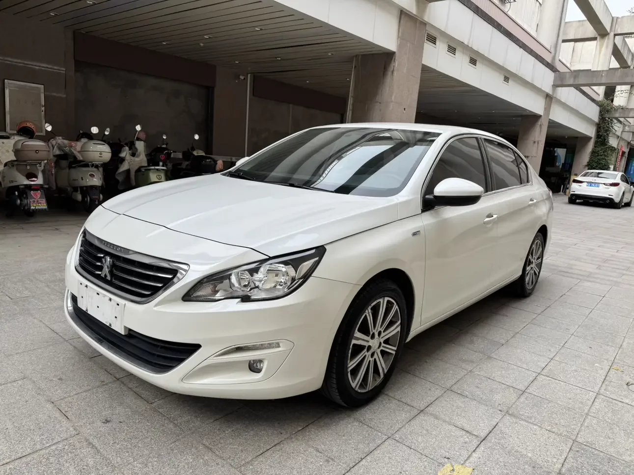 Peugeot 408