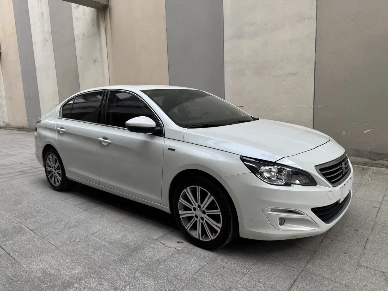 Peugeot 408