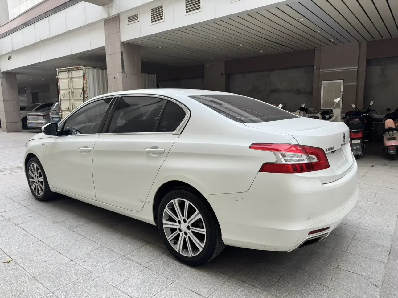 Peugeot 408