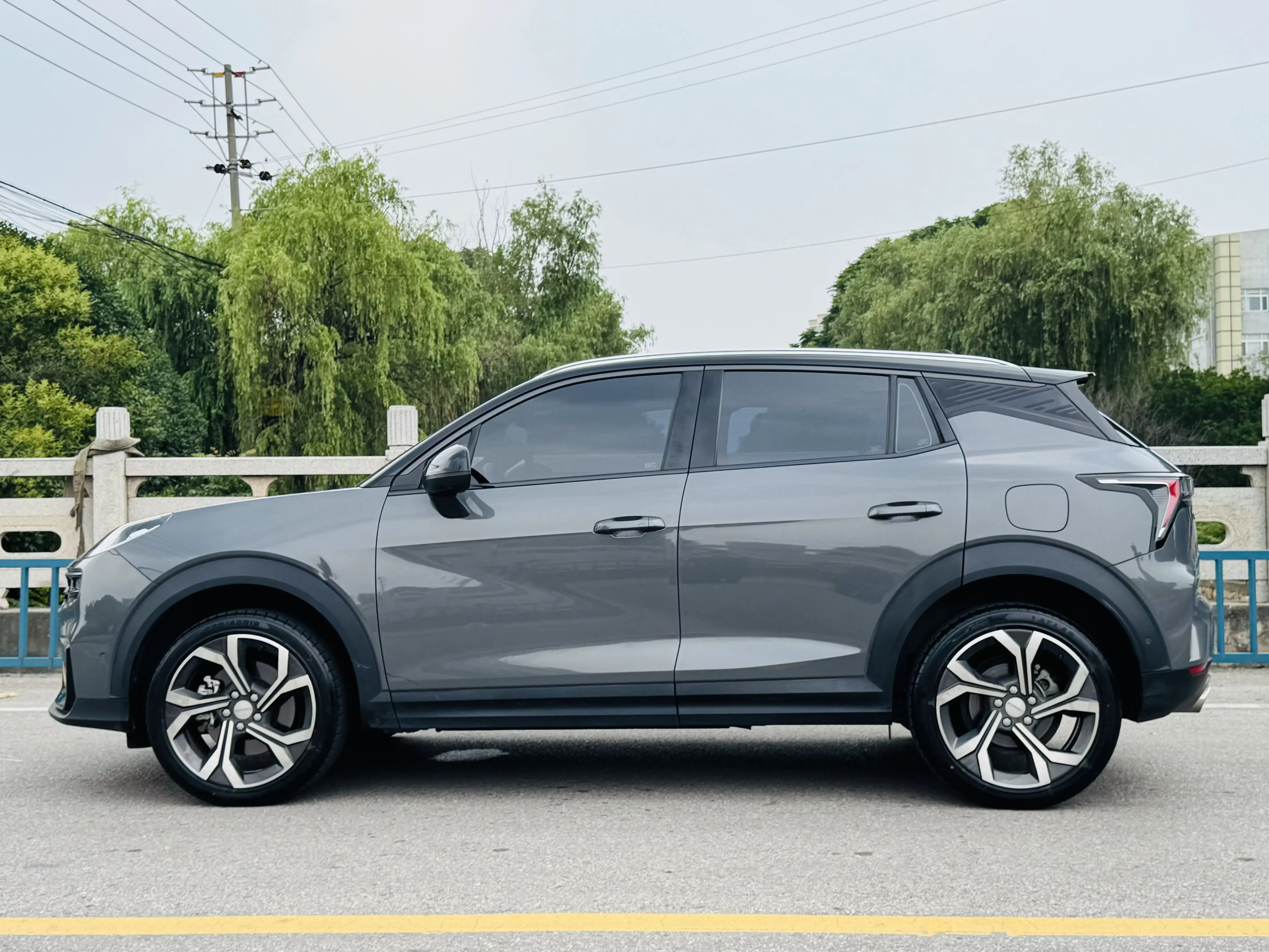 Lynk & Co 06