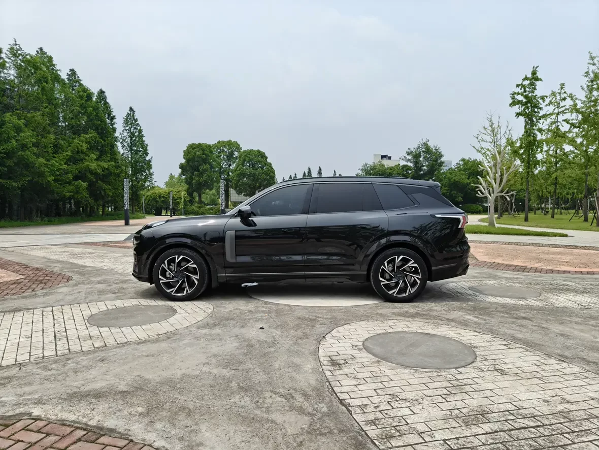 Lynk & Co 09 EM-P