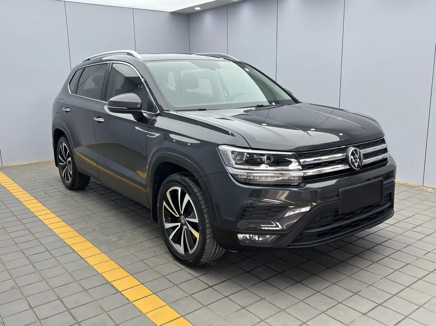 Volkswagen Tharu