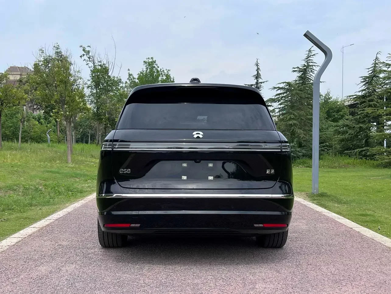 NIO ES8