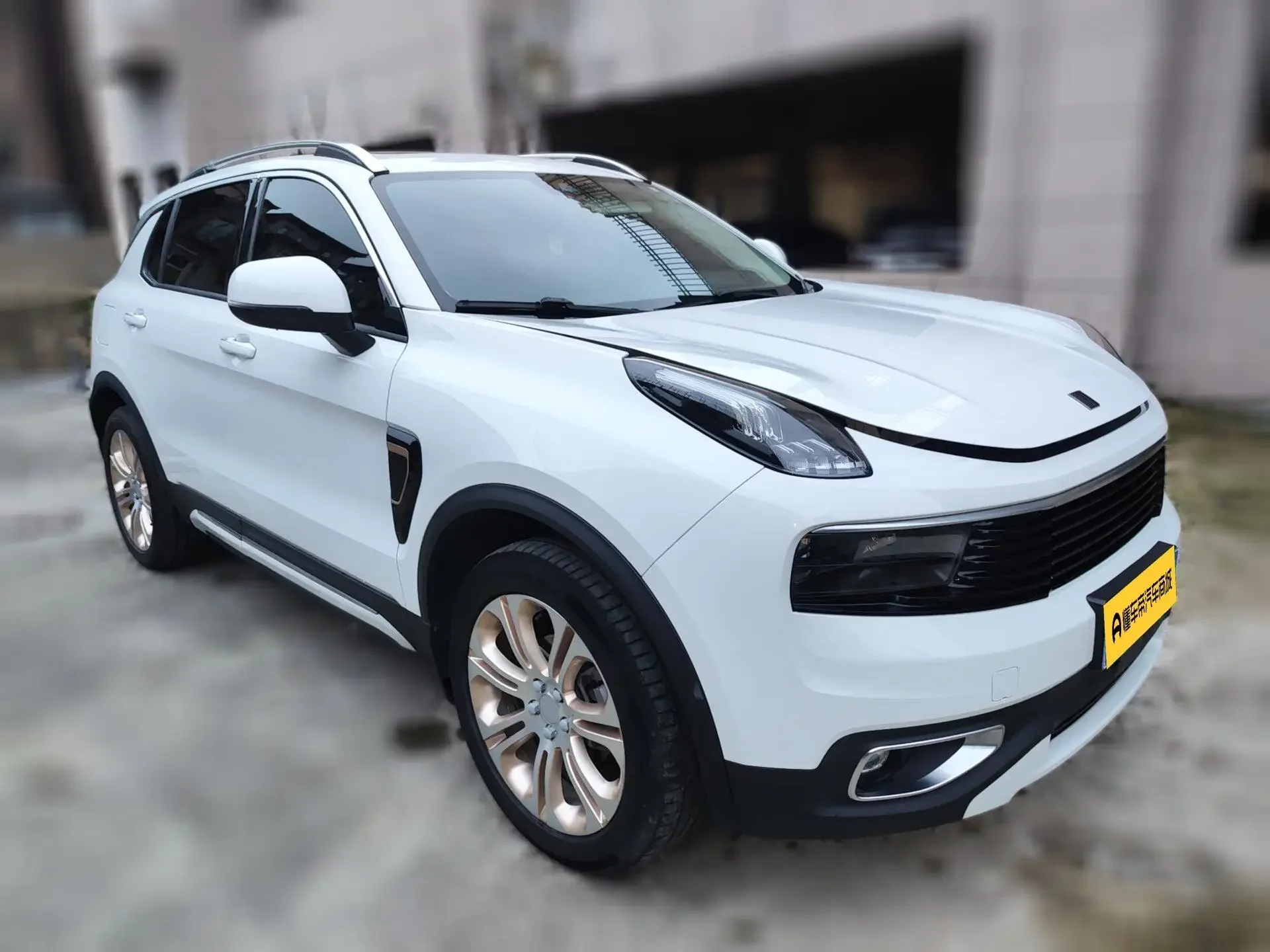 Lynk & Co 01