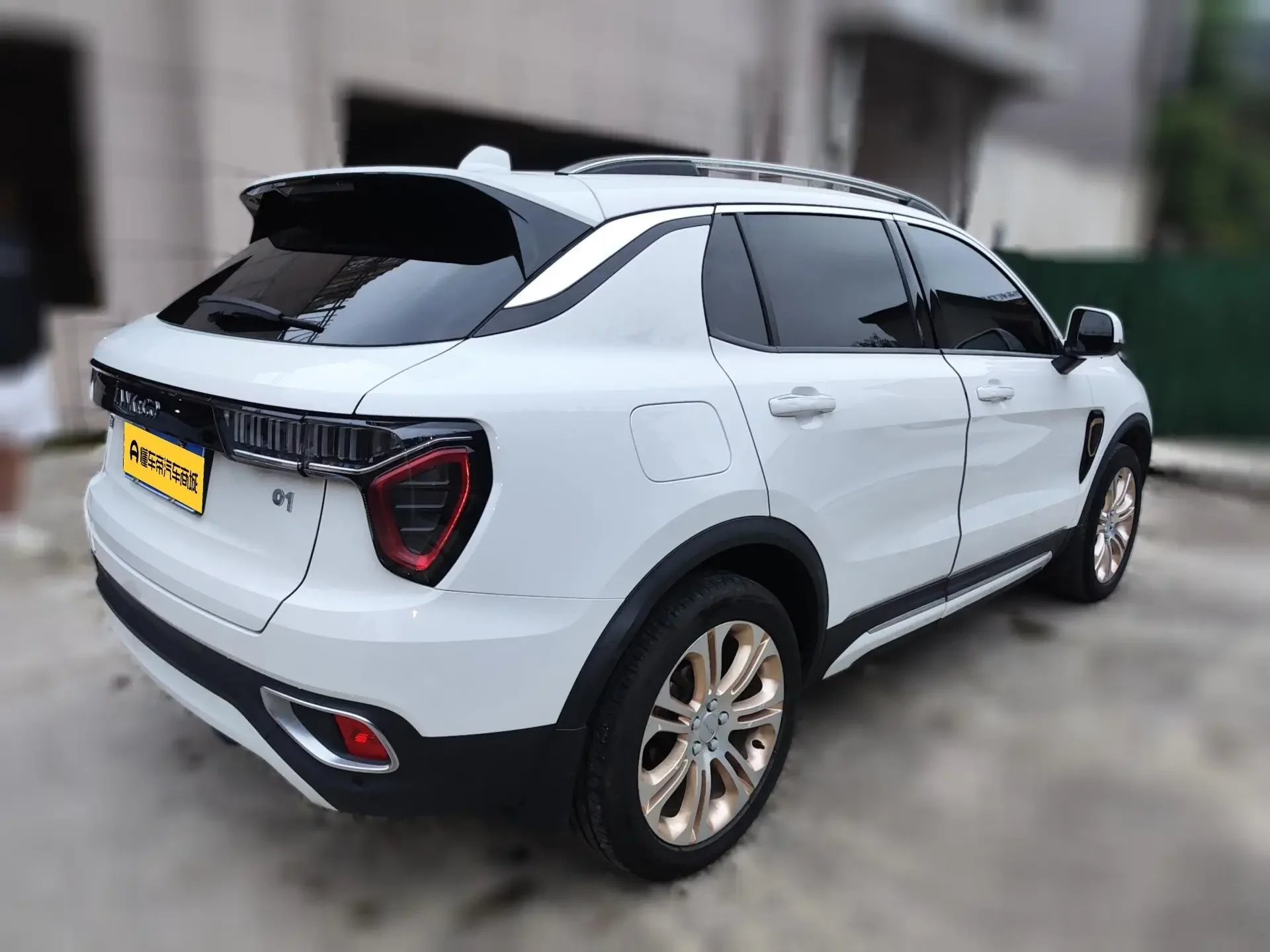 Lynk & Co 01