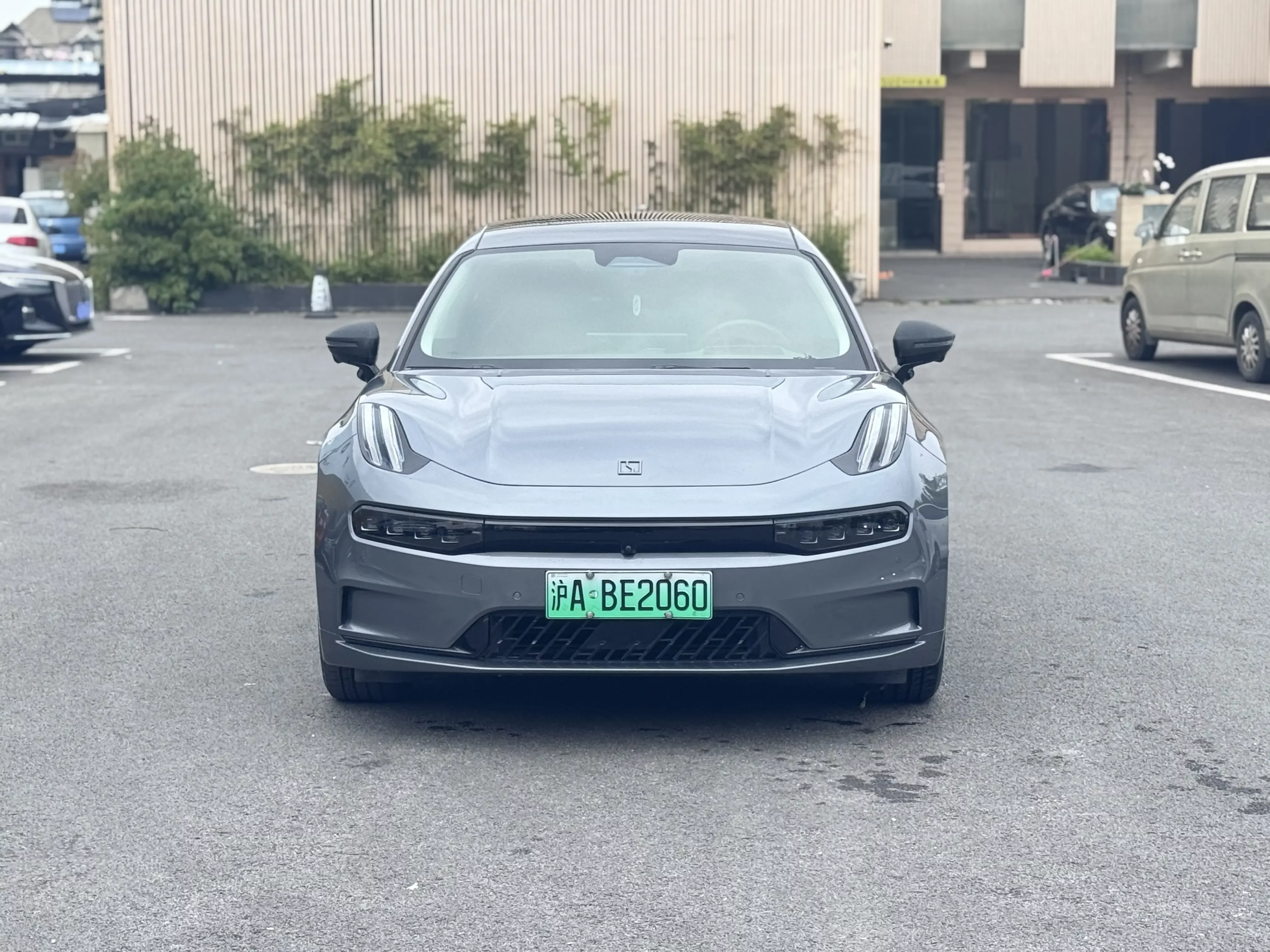 ZEEKR 001