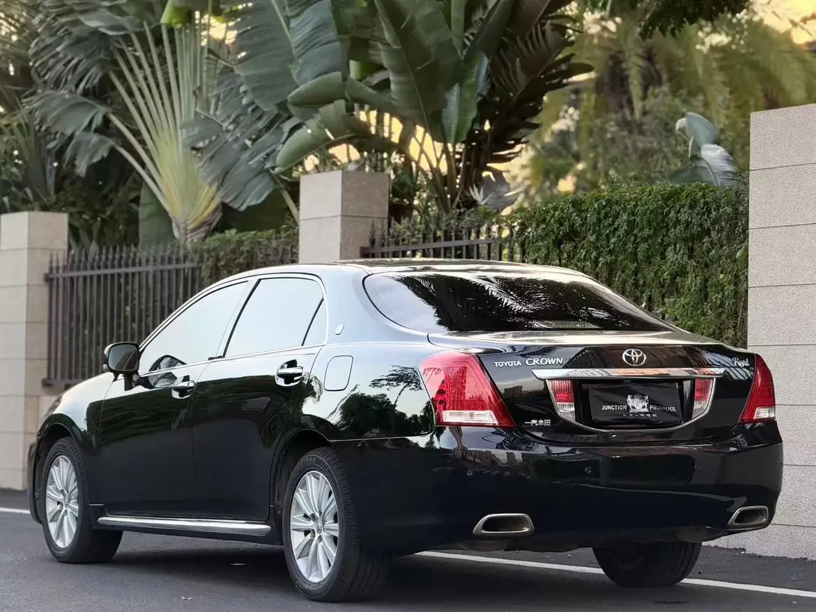 Toyota crown