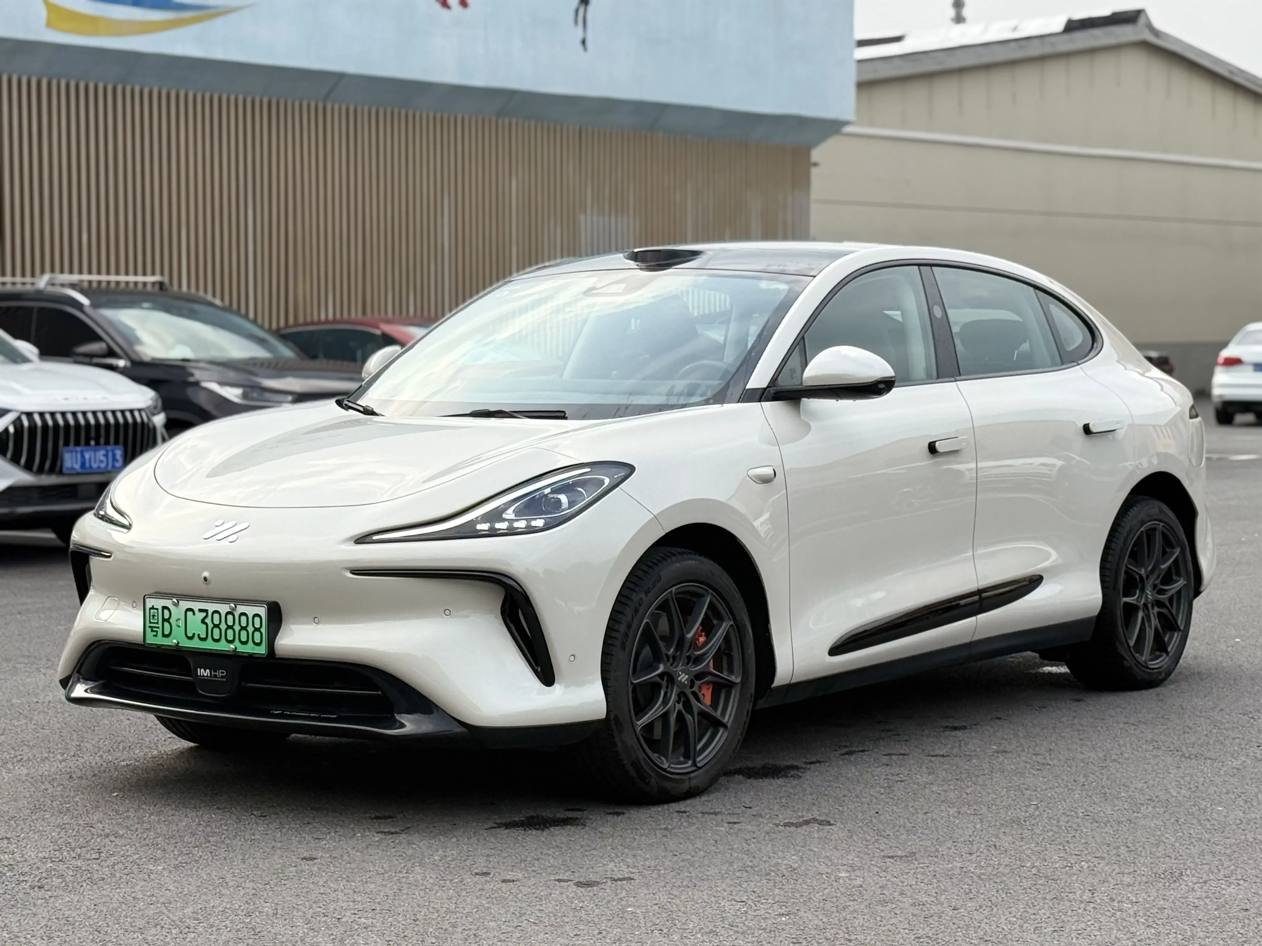 Zhiji LS6  из Китая