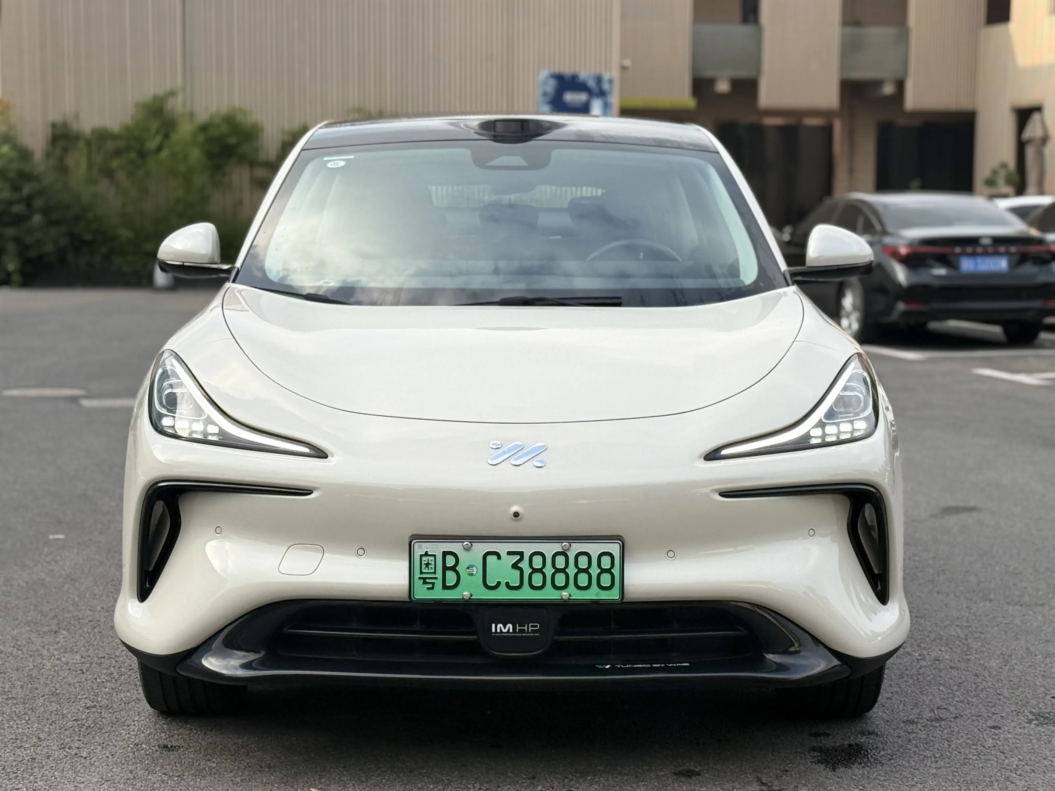 Zhiji LS6  из Китая