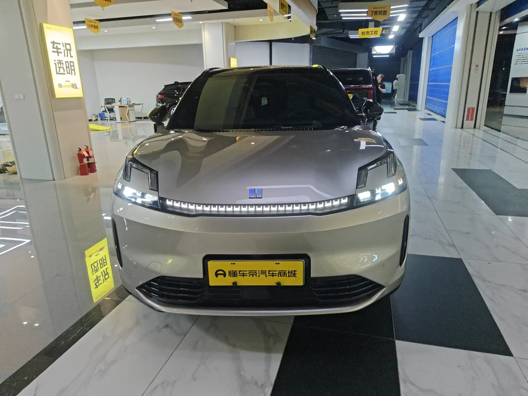 Lynk & Co 08 EM-P