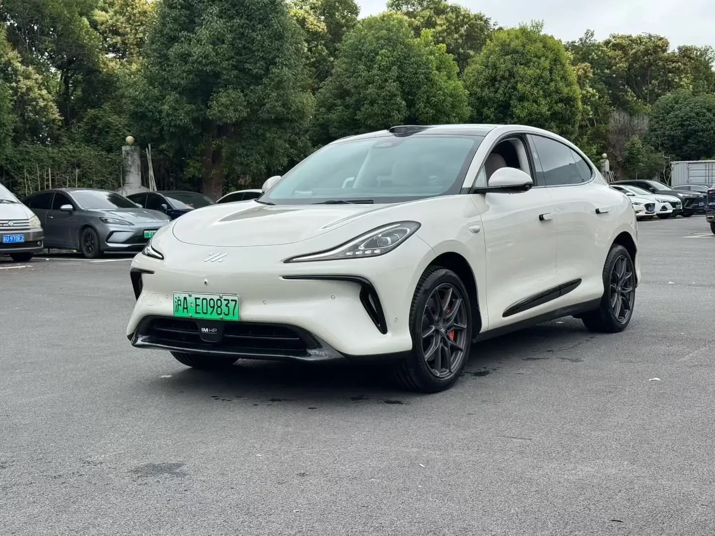 Zhiji LS6  из Китая