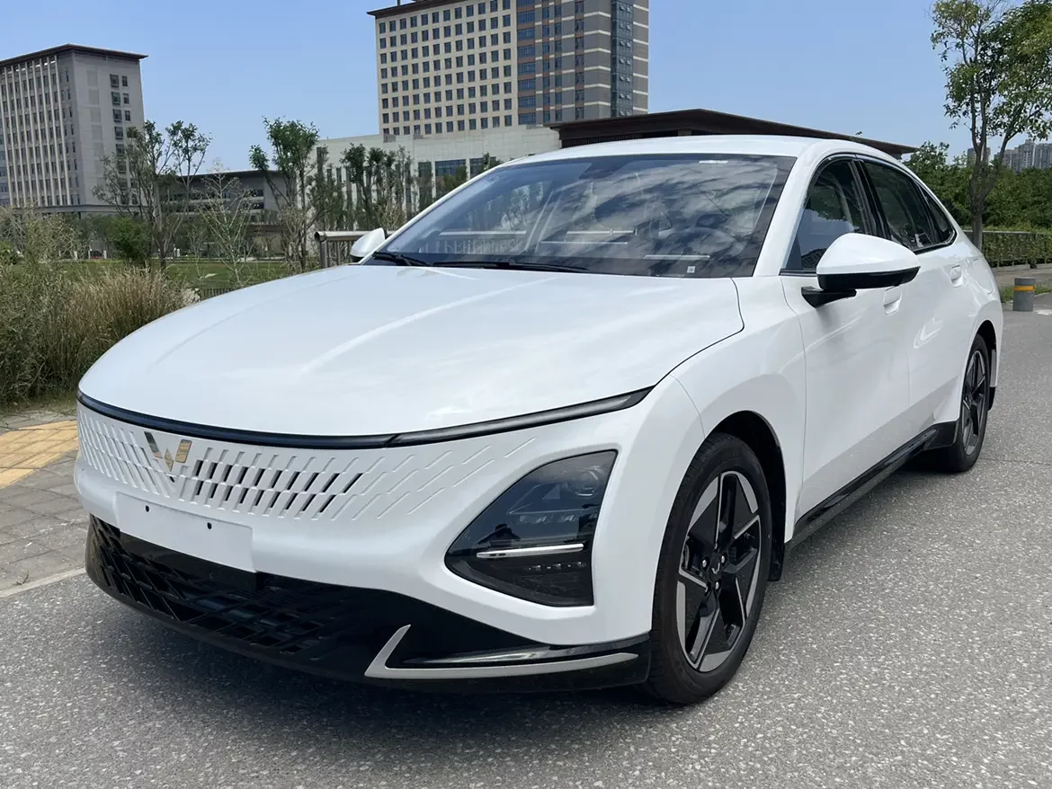 Wuling Starlight PHEV