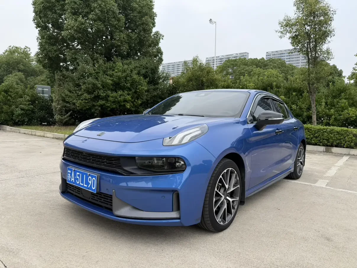 Lynk & Co 03