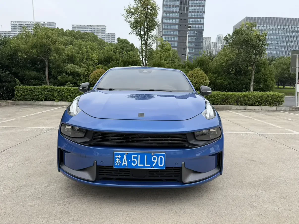 Lynk & Co 03