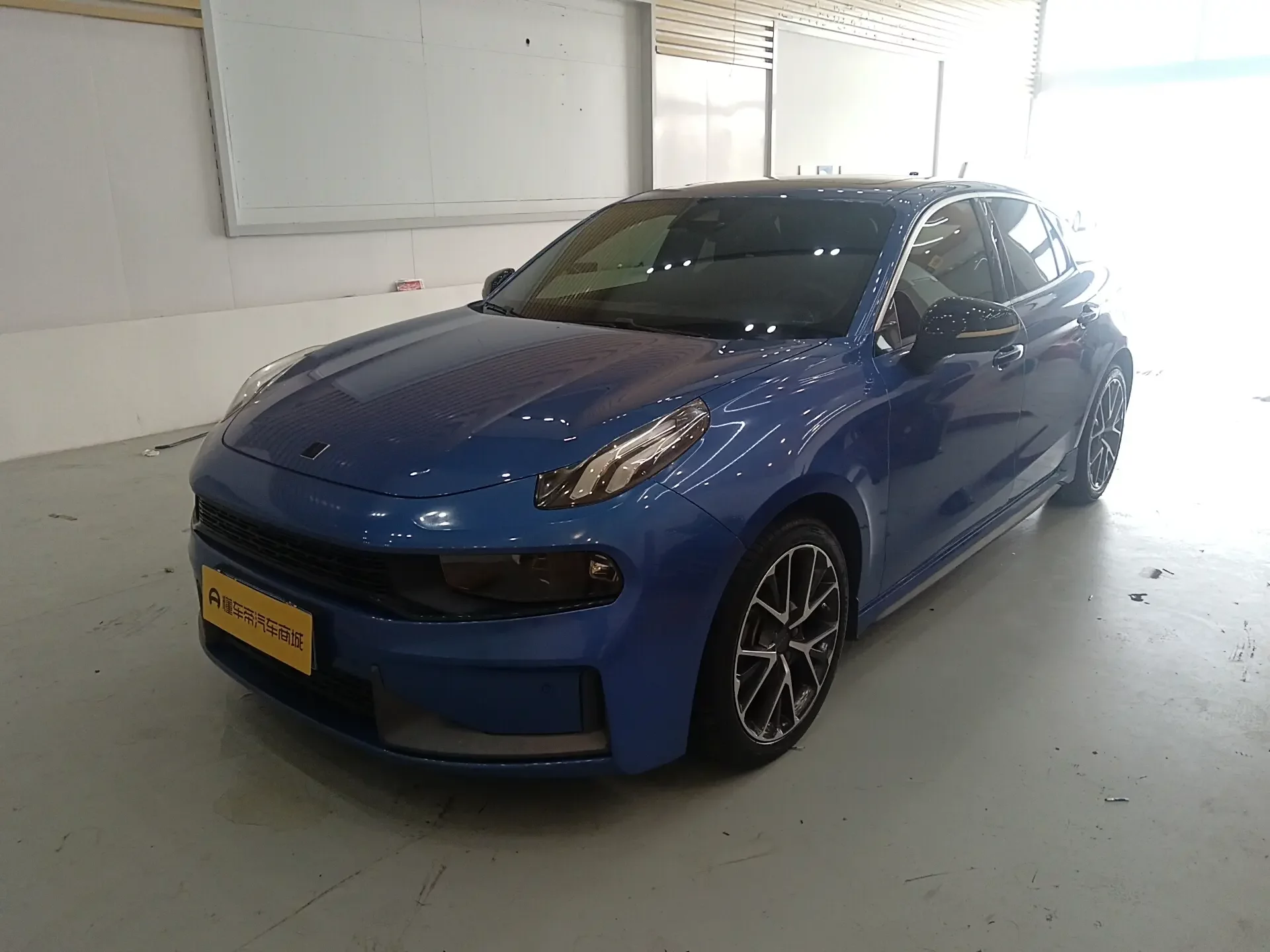 Lynk & Co 03
