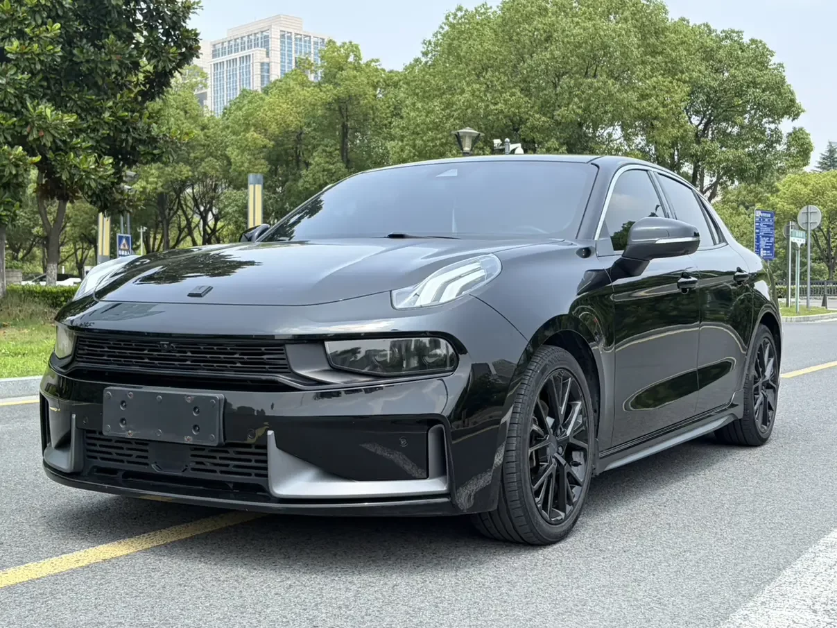 Lynk & Co 03