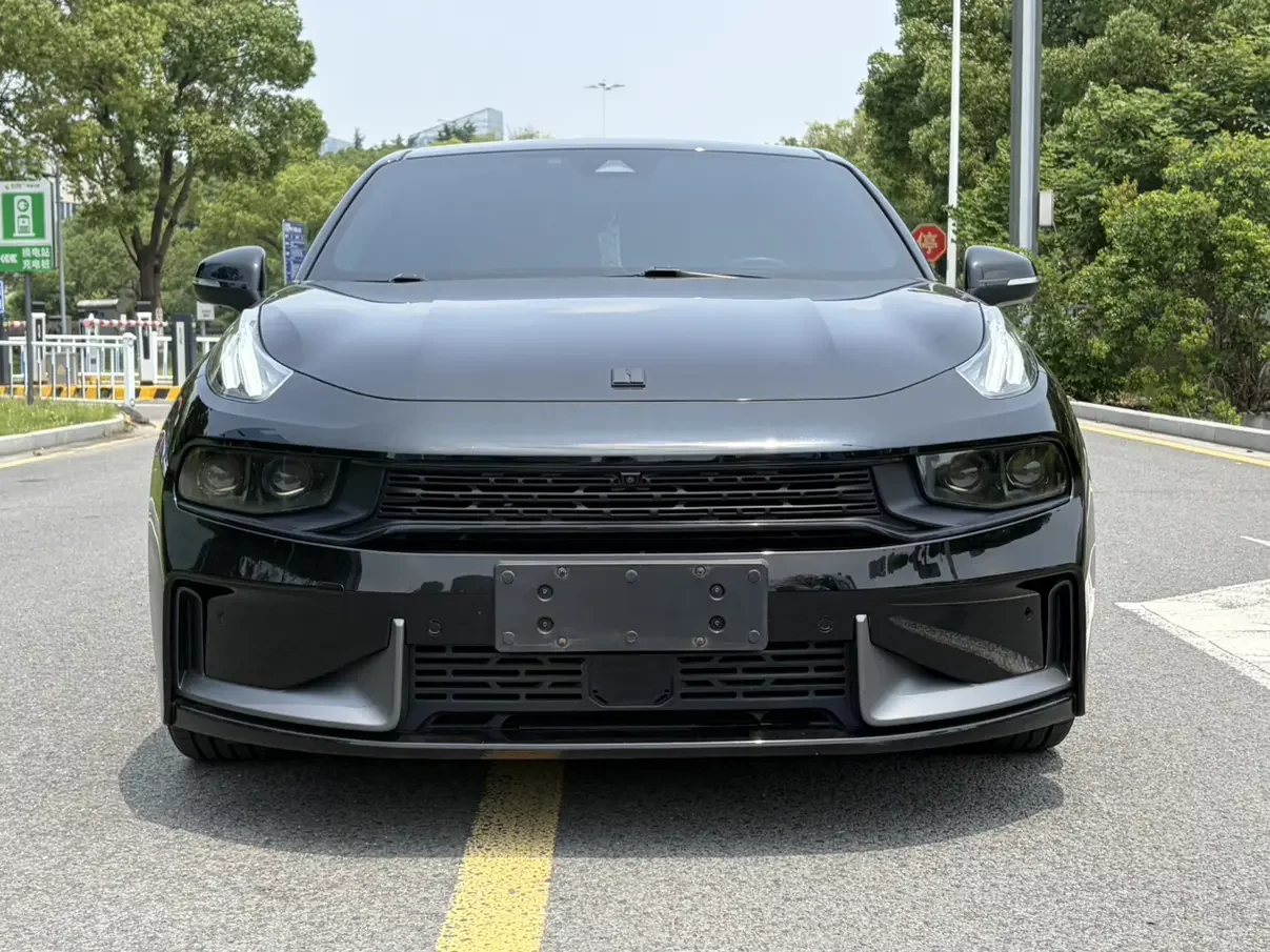Lynk & Co 03