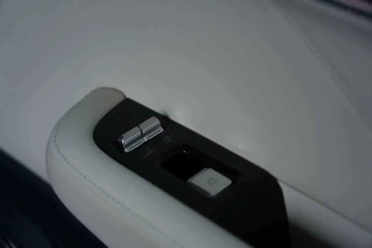ZEEKR 001