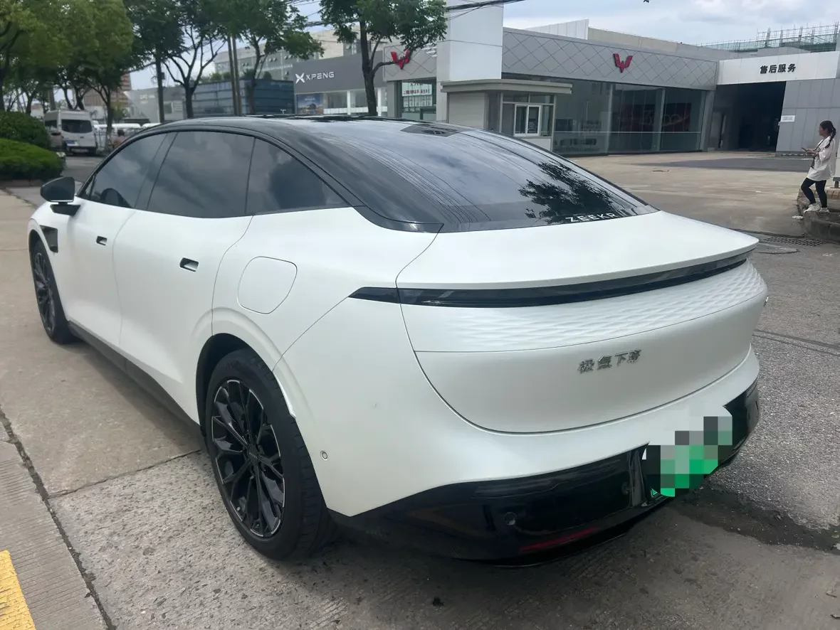 ZEEKR 007