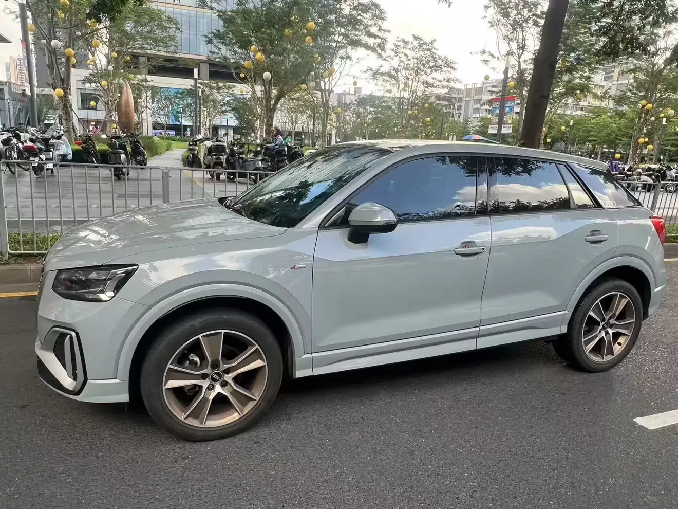 Audi Q2L