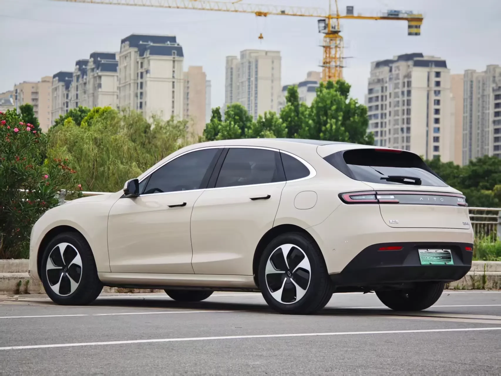 AITO M5