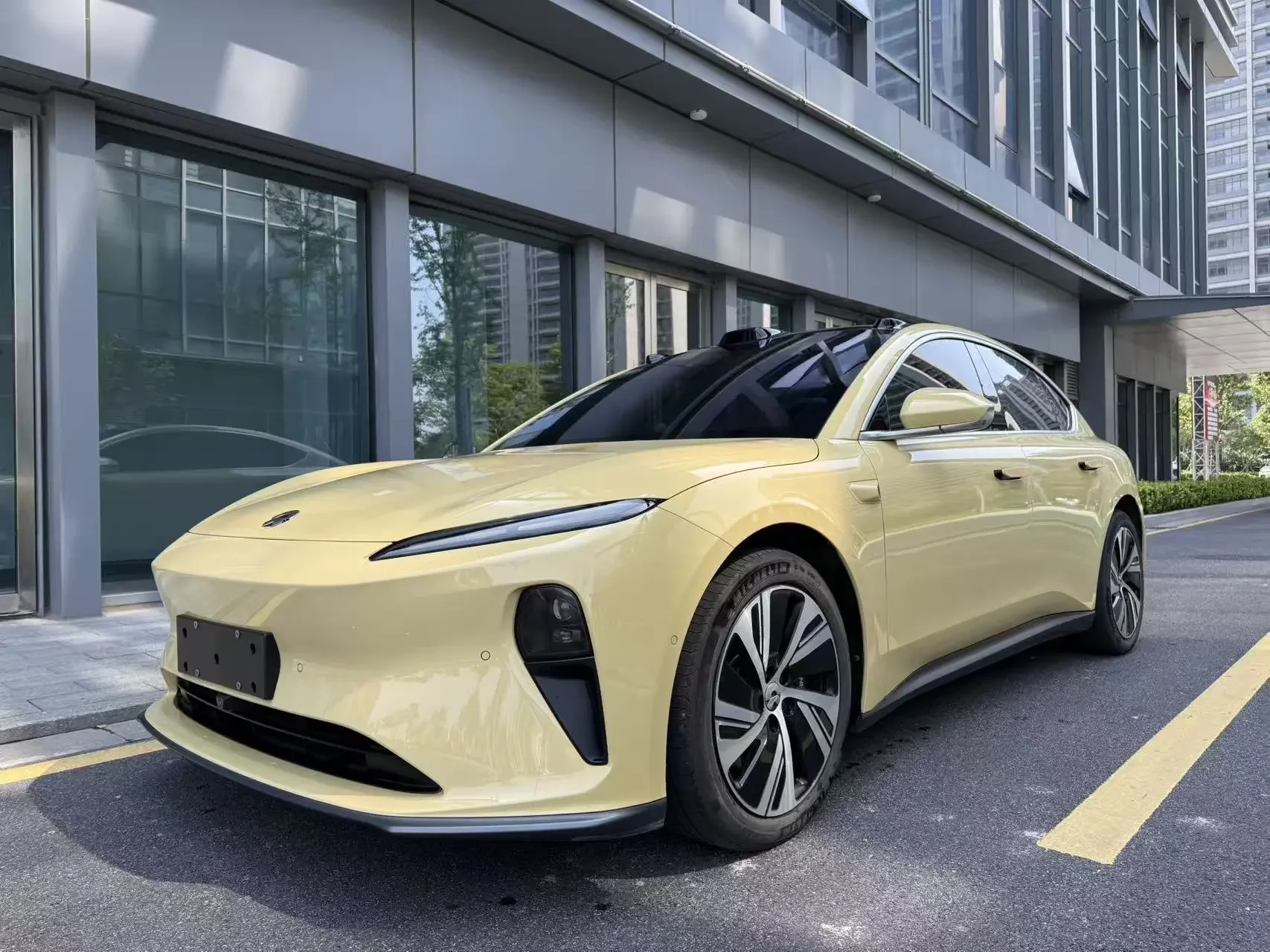 NIO ET5  из Китая